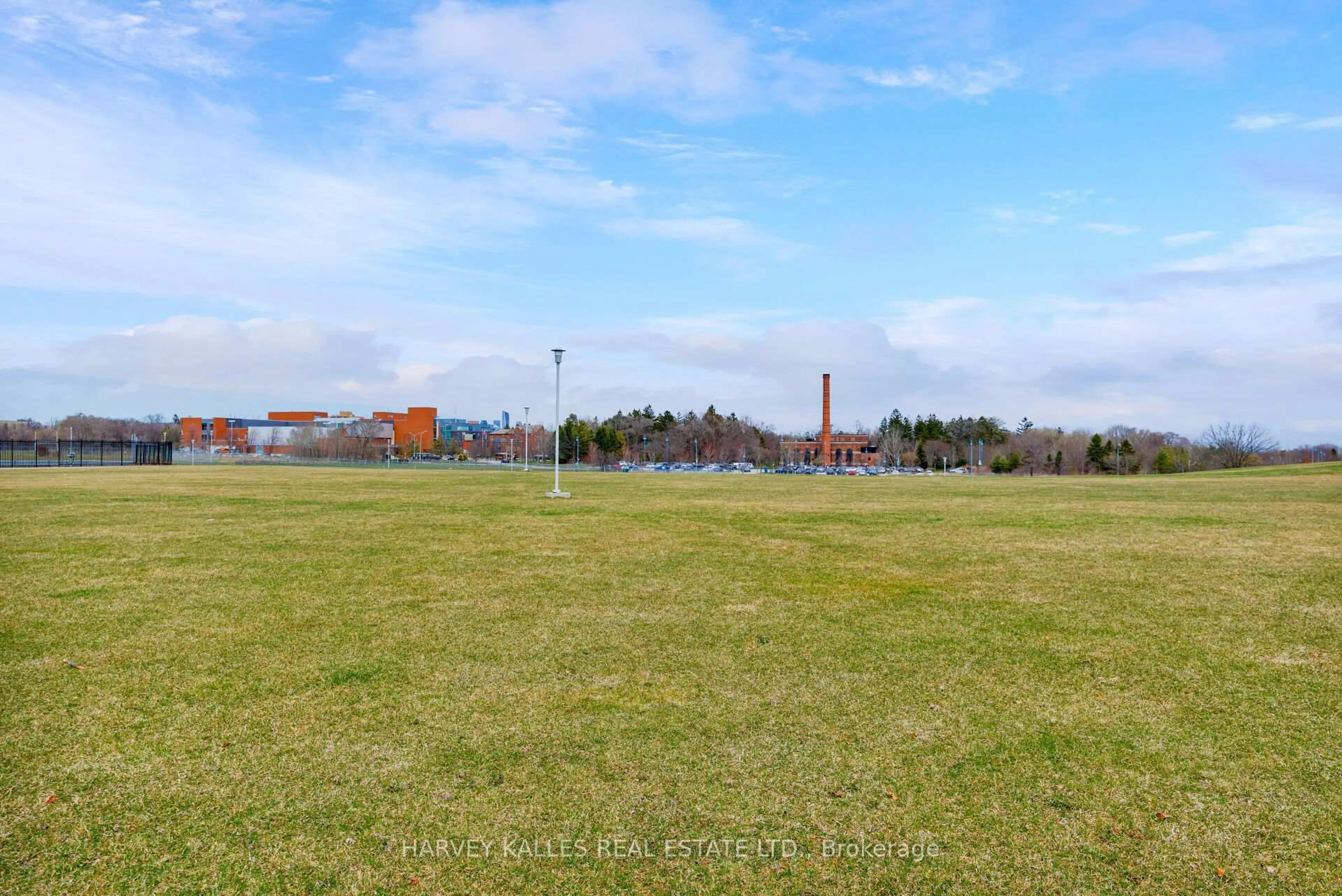 A pic from outside/outdoor area/front of a property/back of a property/a pic from drone, unknown for 4 Twenty Third St, Toronto Ontario M8V 3M7