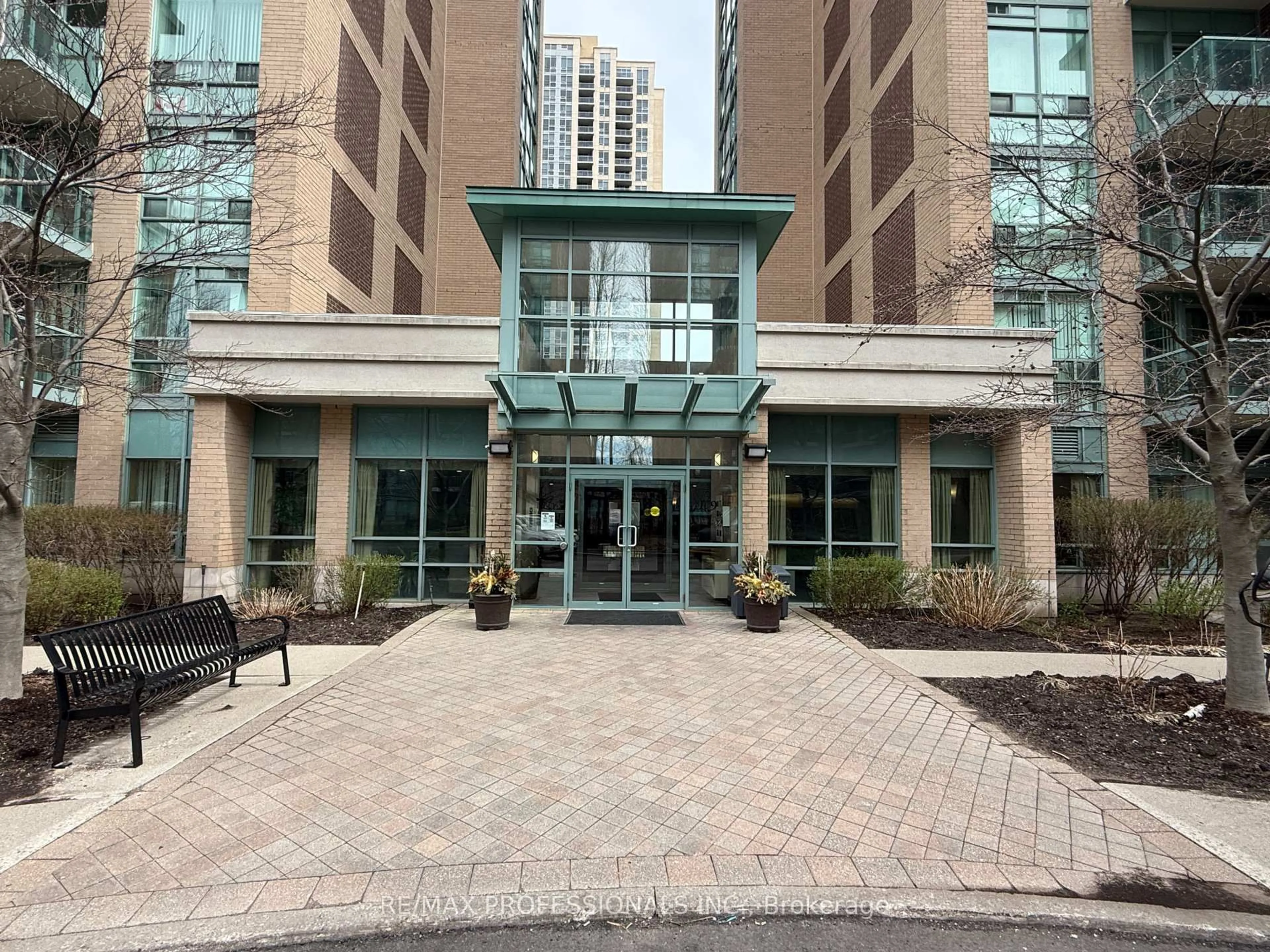 Indoor foyer for 7 Michael Power Pl #1406, Toronto Ontario M9A 0A4