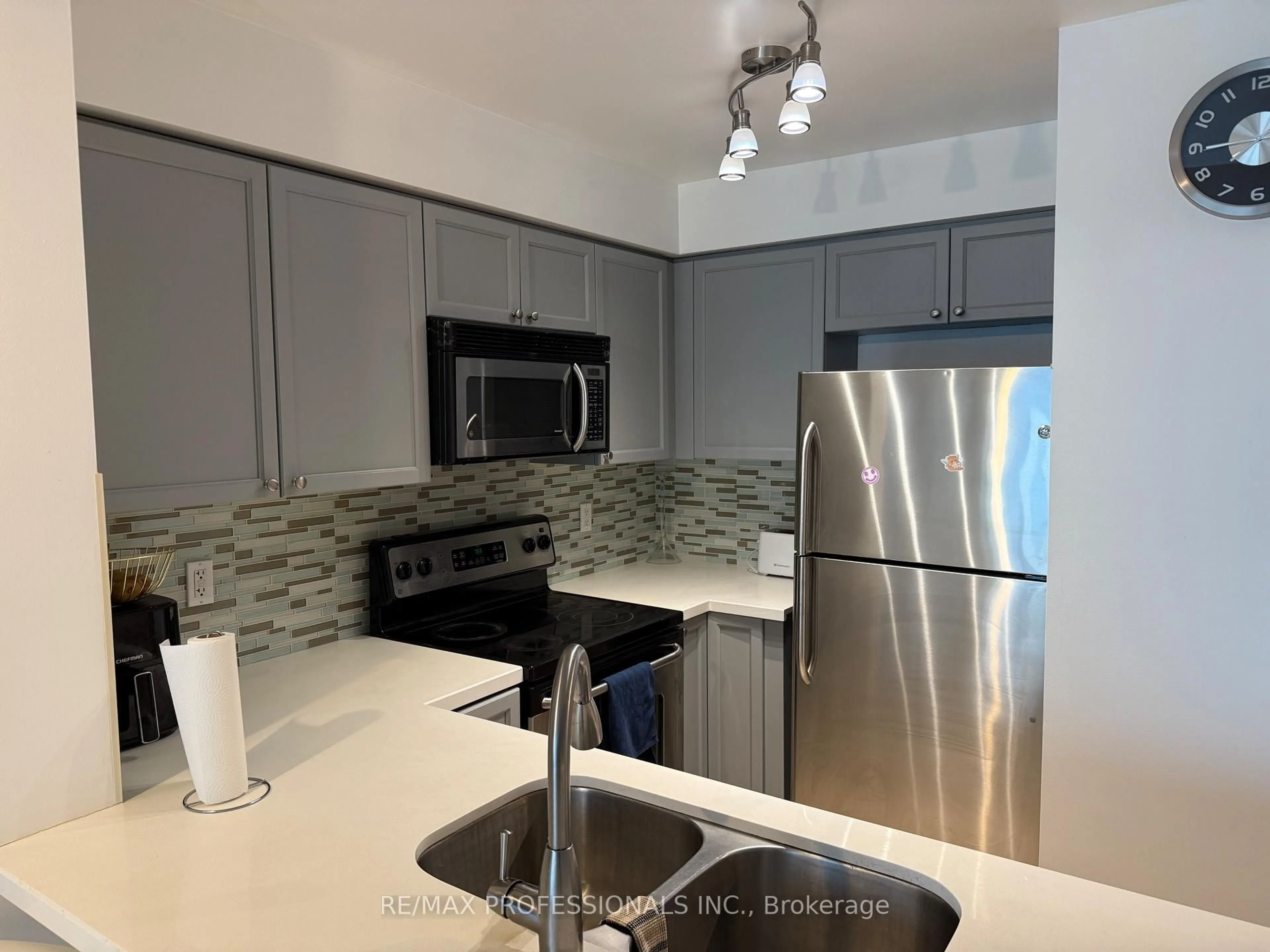 Standard kitchen, unknown for 7 Michael Power Pl #1406, Toronto Ontario M9A 0A4