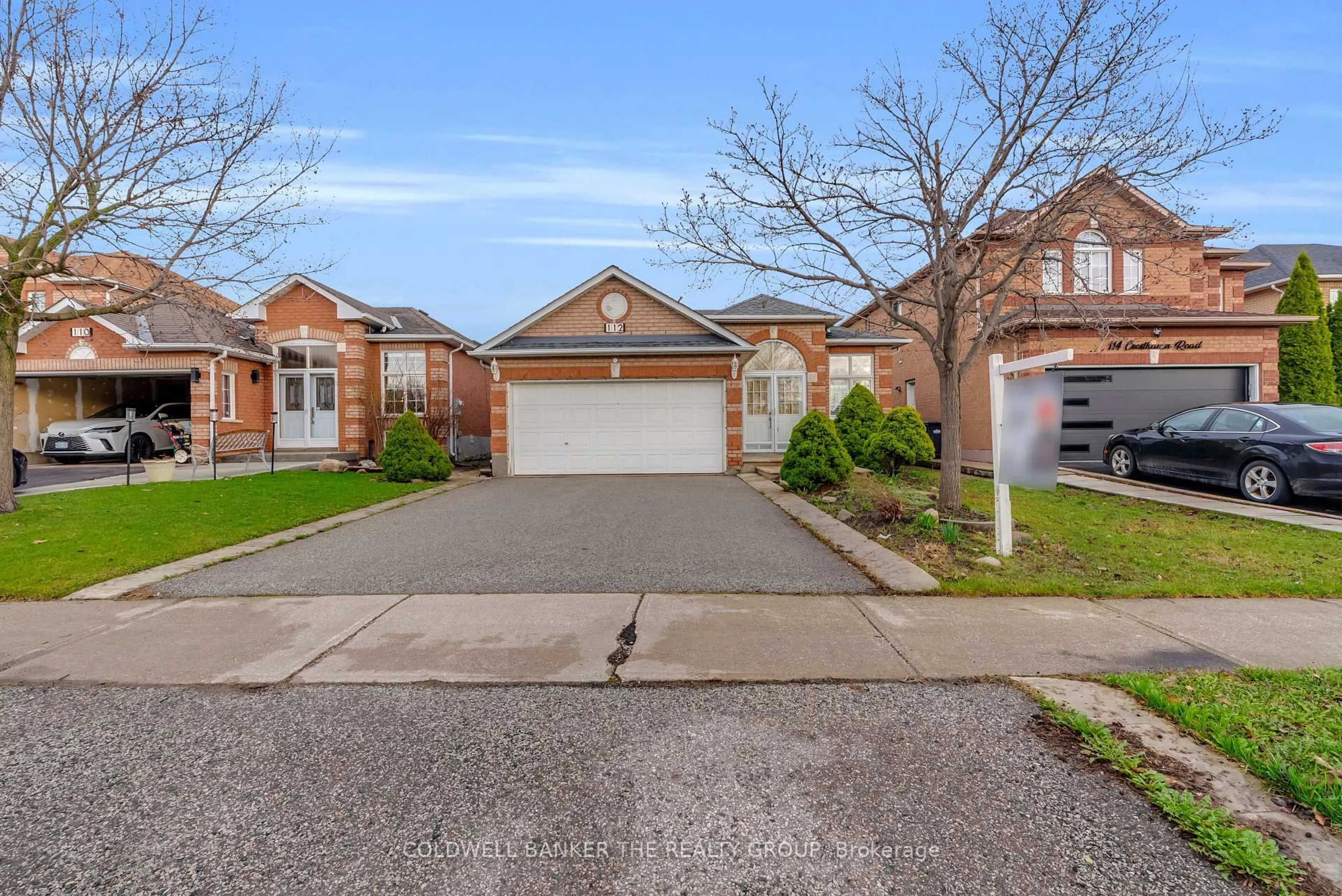 A pic from outside/outdoor area/front of a property/back of a property/a pic from drone, street for 112 Cresthaven Rd, Brampton Ontario L7A 1H8