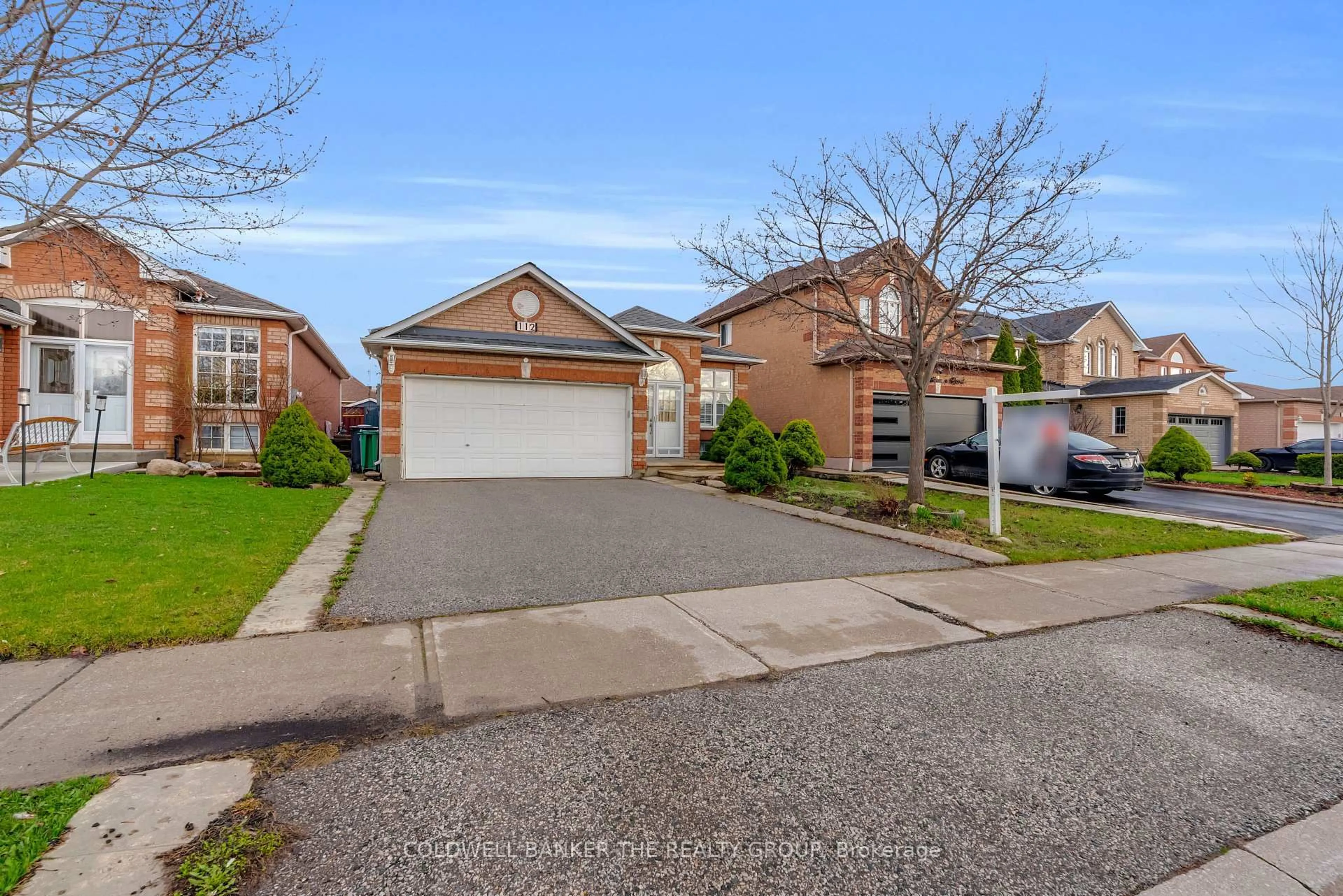 A pic from outside/outdoor area/front of a property/back of a property/a pic from drone, street for 112 Cresthaven Rd, Brampton Ontario L7A 1H8