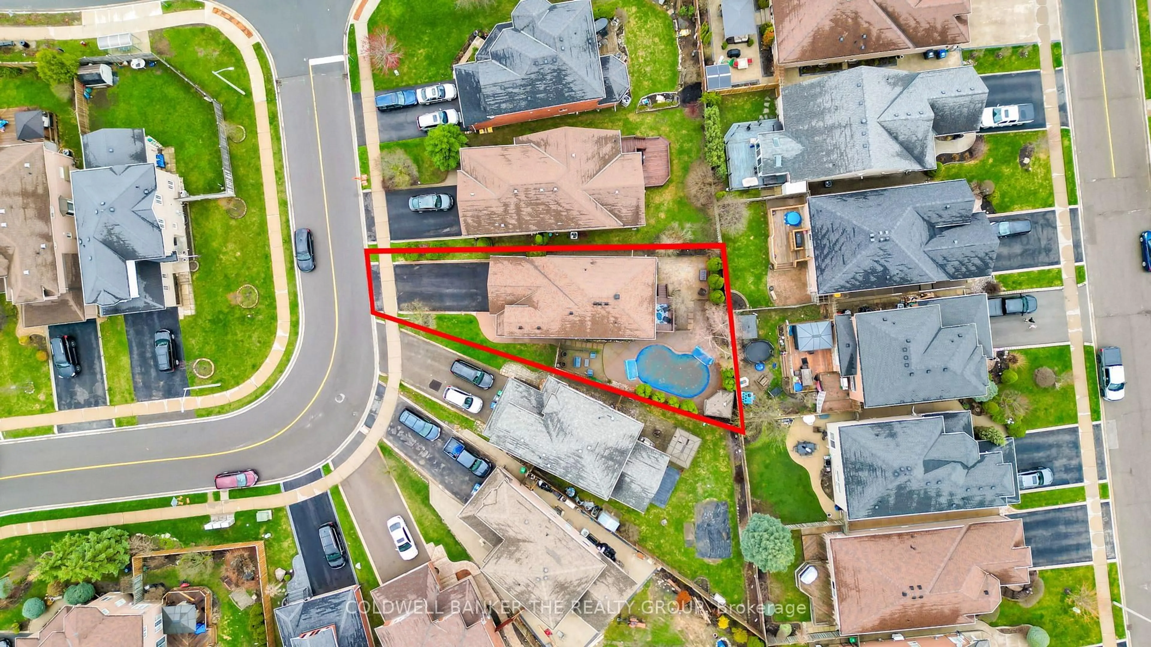 A pic from outside/outdoor area/front of a property/back of a property/a pic from drone, street for 119 Sundridge St, Brampton Ontario L7A 1J8