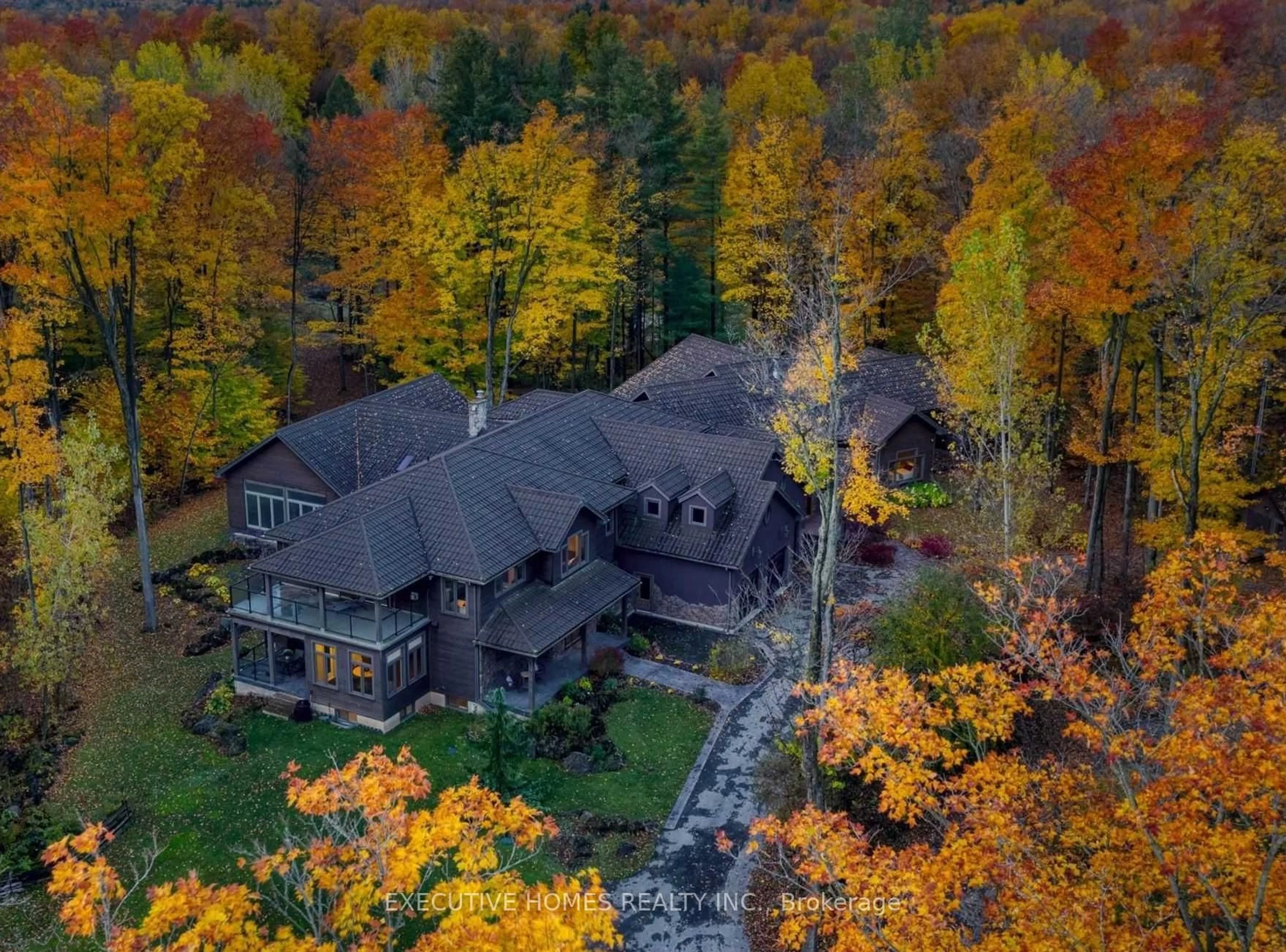 A pic from outside/outdoor area/front of a property/back of a property/a pic from drone, unknown for 7651 Milburough Line, Milton Ontario L0P 1E0