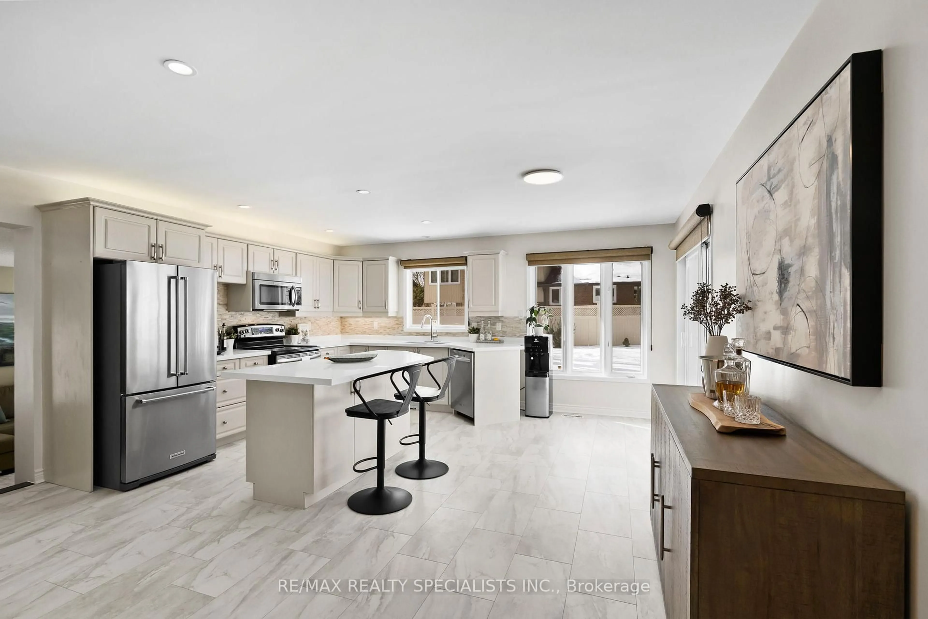 Open concept kitchen, ceramic/tile floor for 3314 Grassfire Cres, Mississauga Ontario L4Y 3K1