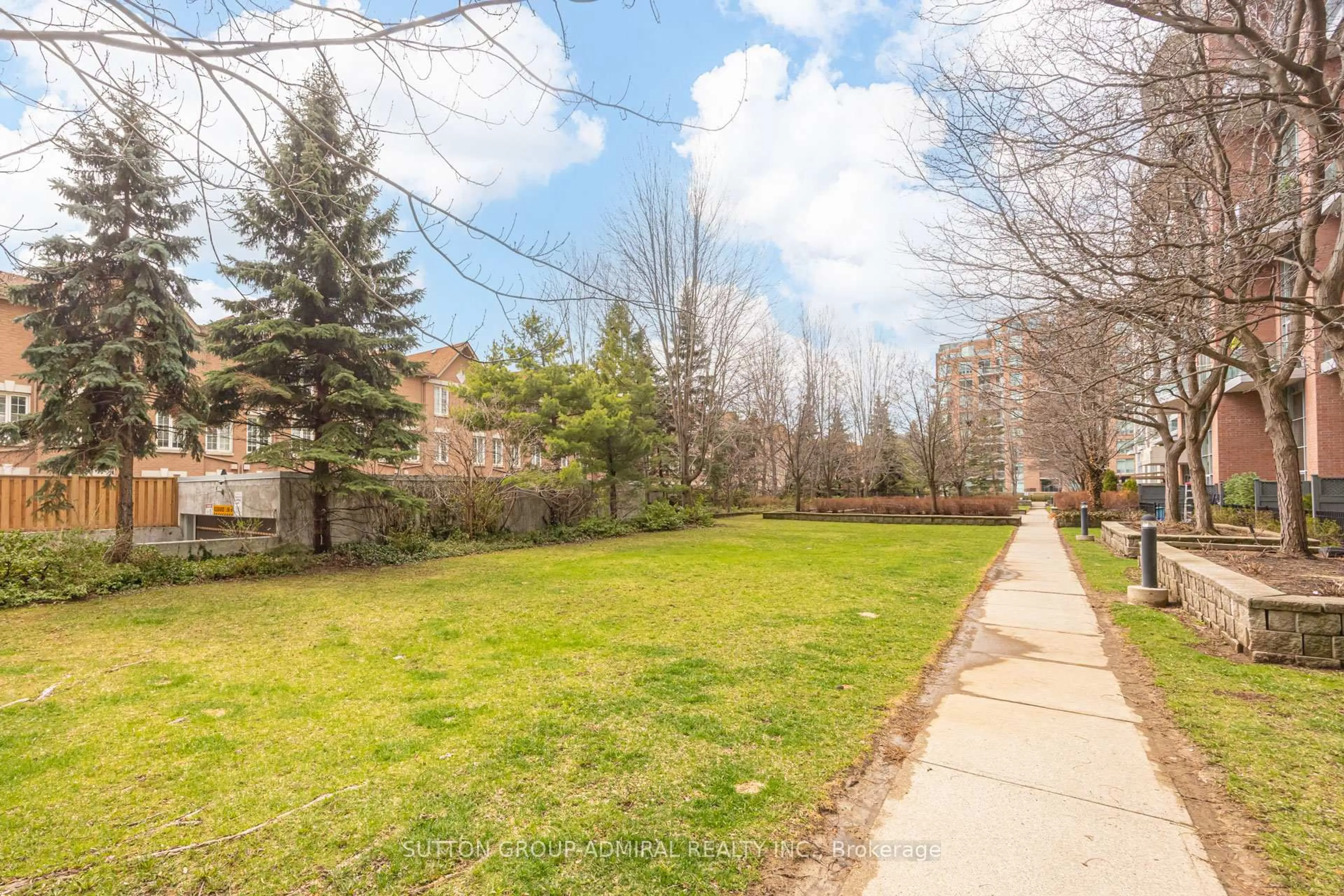 Patio, street for 200 Manitoba St #119, Toronto Ontario M8Y 3Y9