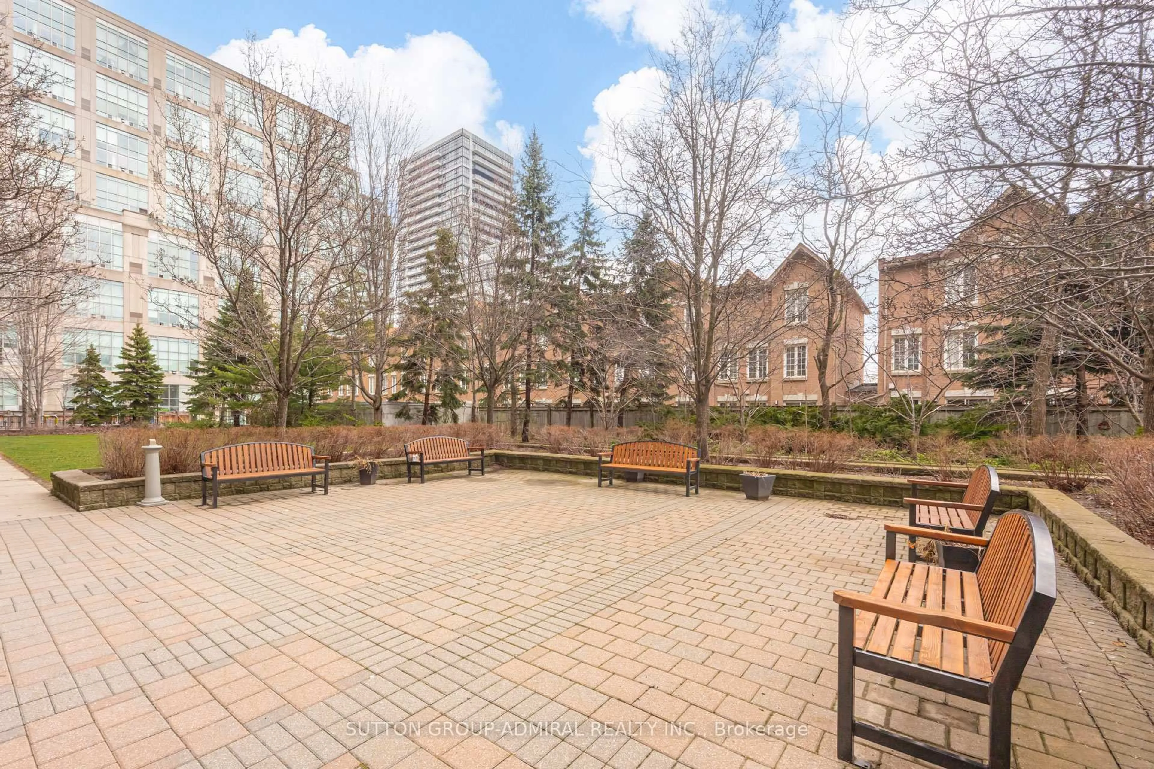 Patio, street for 200 Manitoba St #119, Toronto Ontario M8Y 3Y9