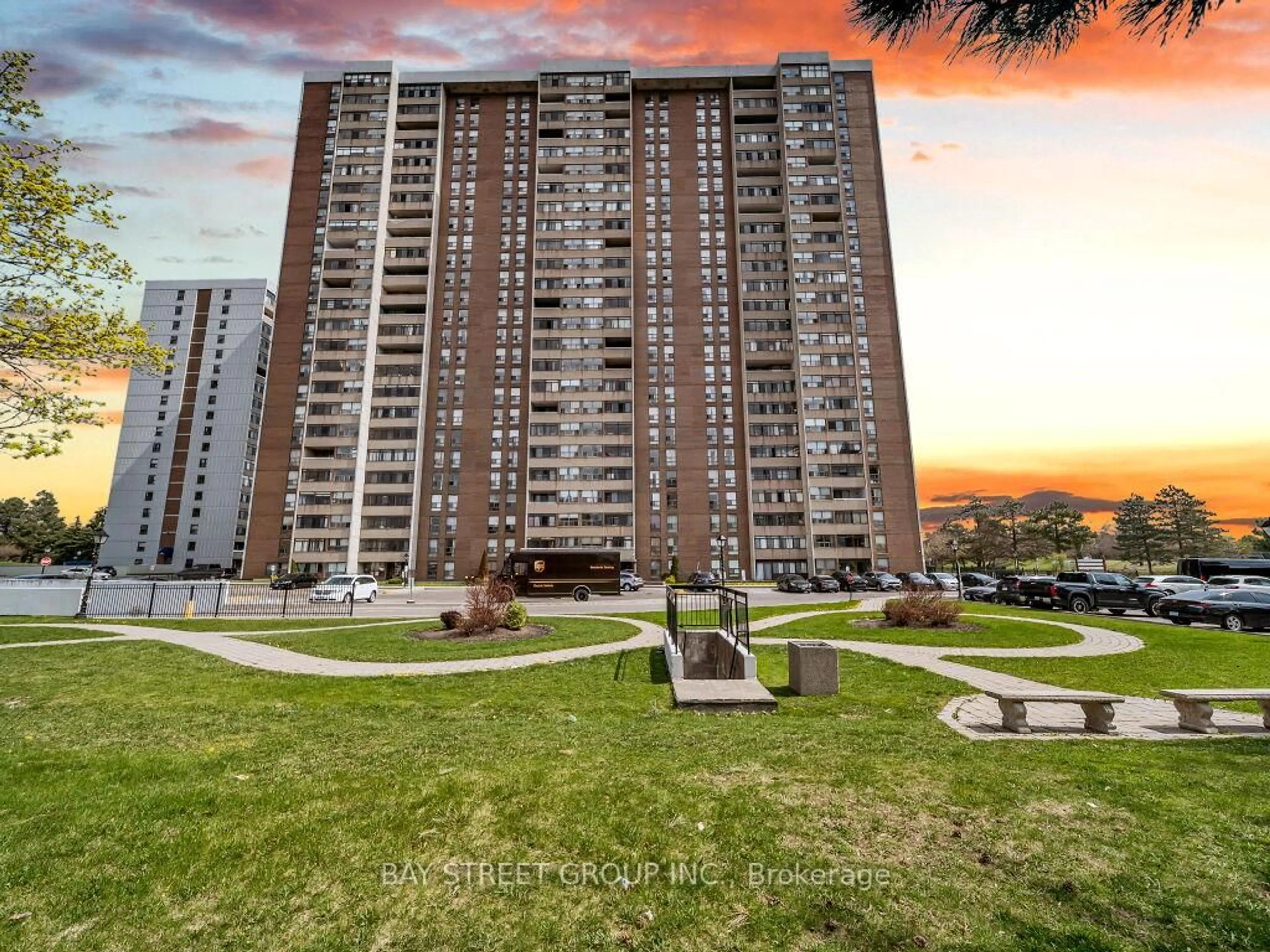 A pic from outside/outdoor area/front of a property/back of a property/a pic from drone, unknown for 18 Knightsbridge Rd #1003, Brampton Ontario L6T 3X5