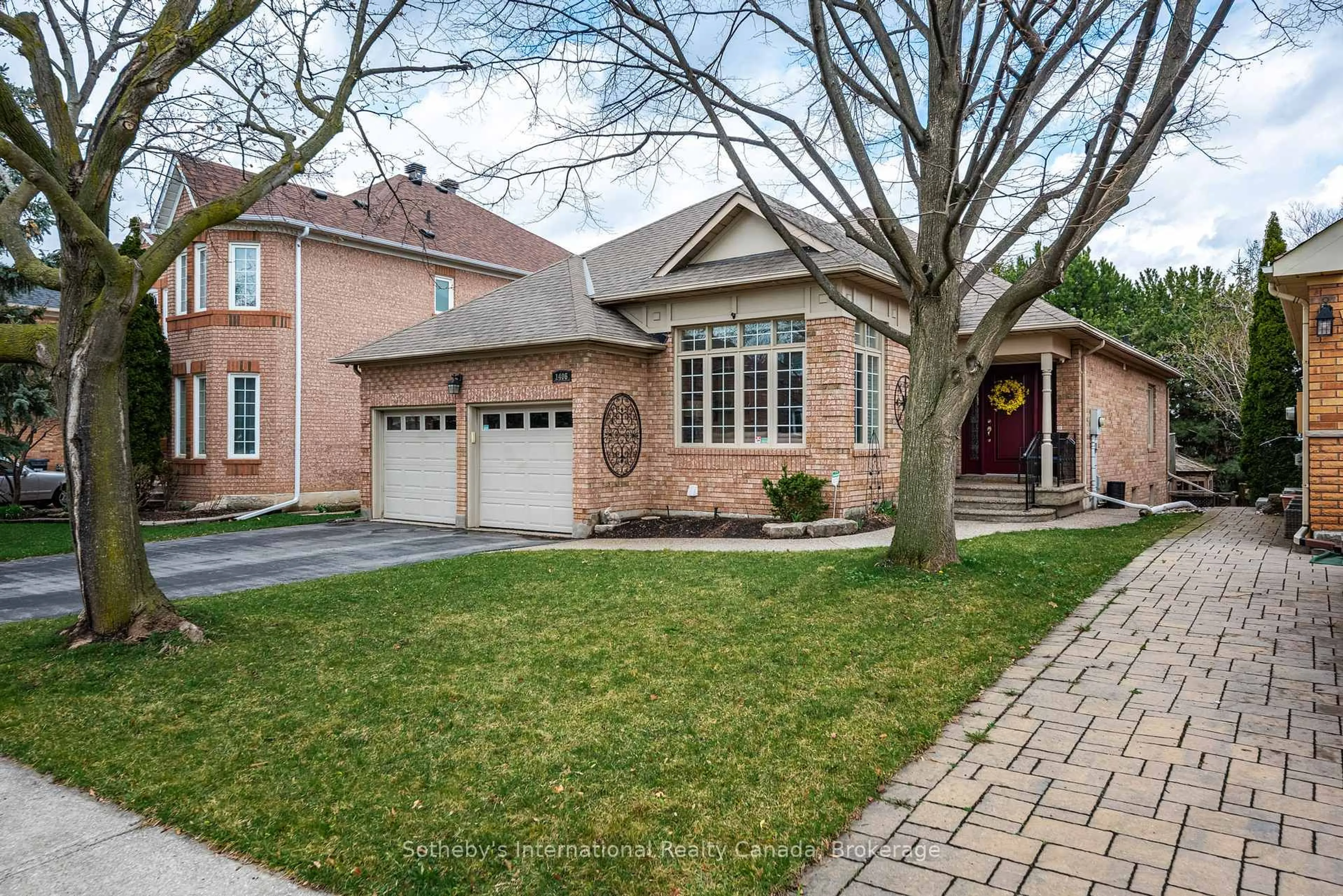 Home with brick exterior material, street for 1406 Summerhill Cres, Oakville Ontario L6H 6E4