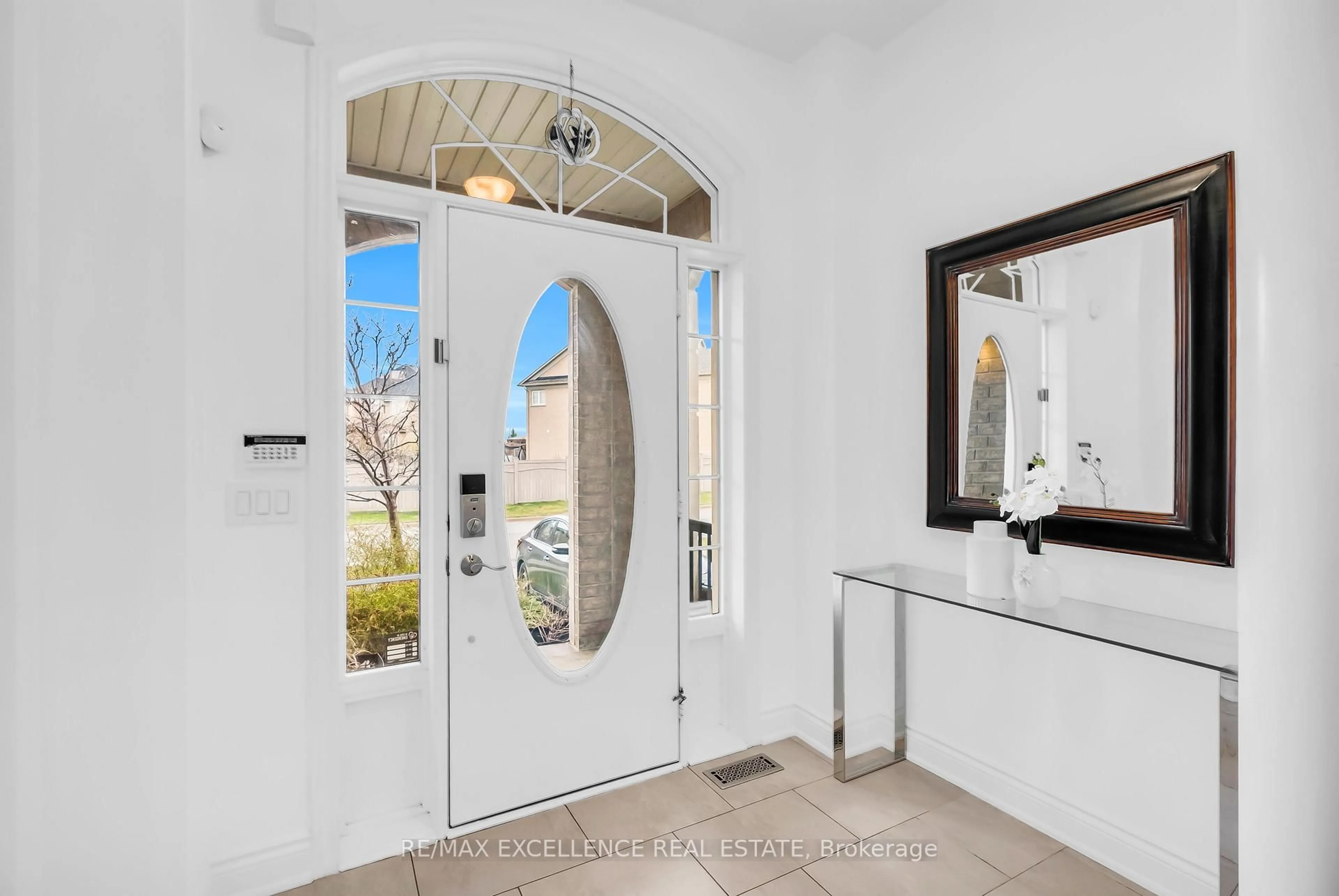 Indoor entryway for 48 Riverglen St, Brampton Ontario L6P 3C1