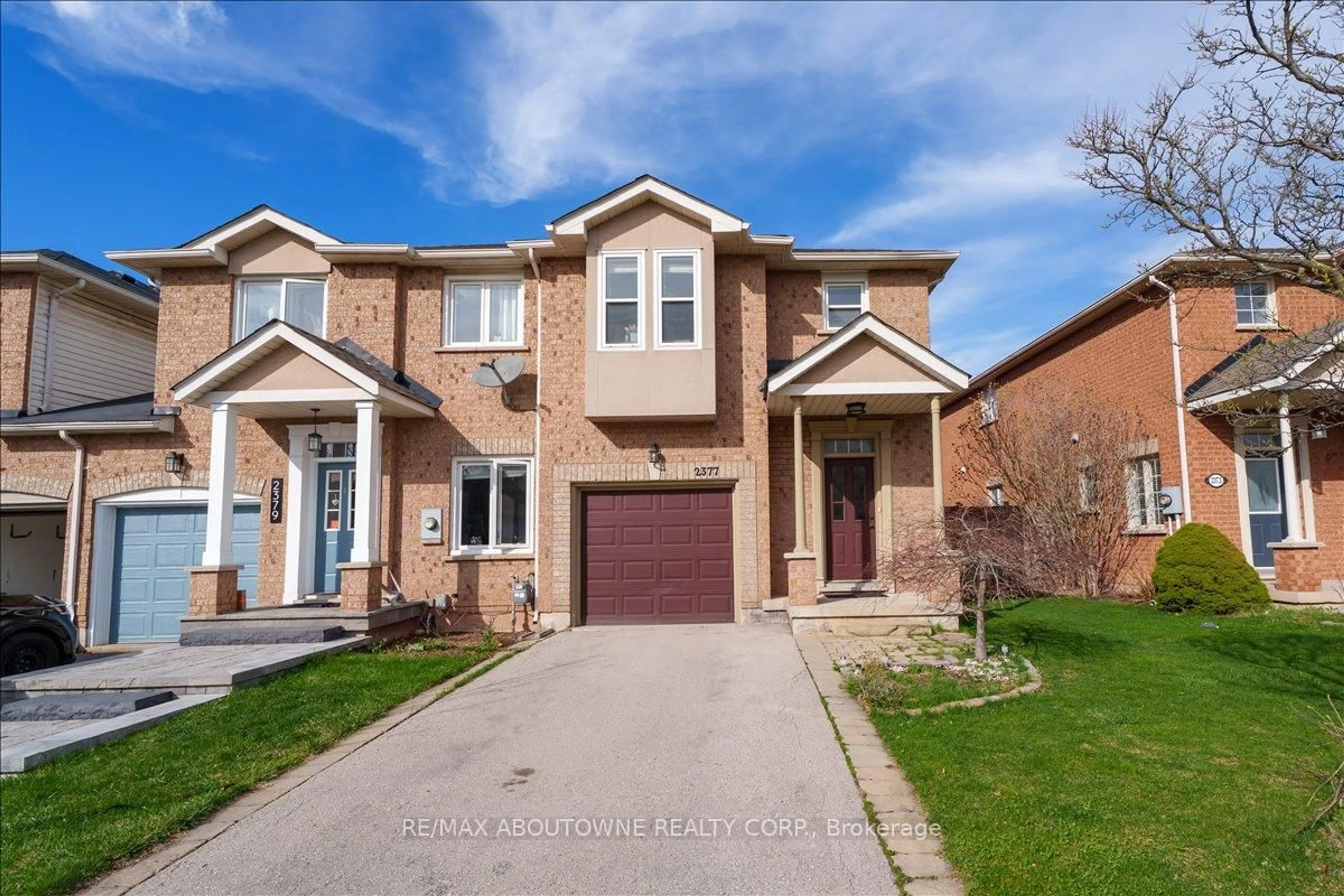 Home with brick exterior material, street for 2377 Dalebrook Dr, Oakville Ontario L6H 6K4