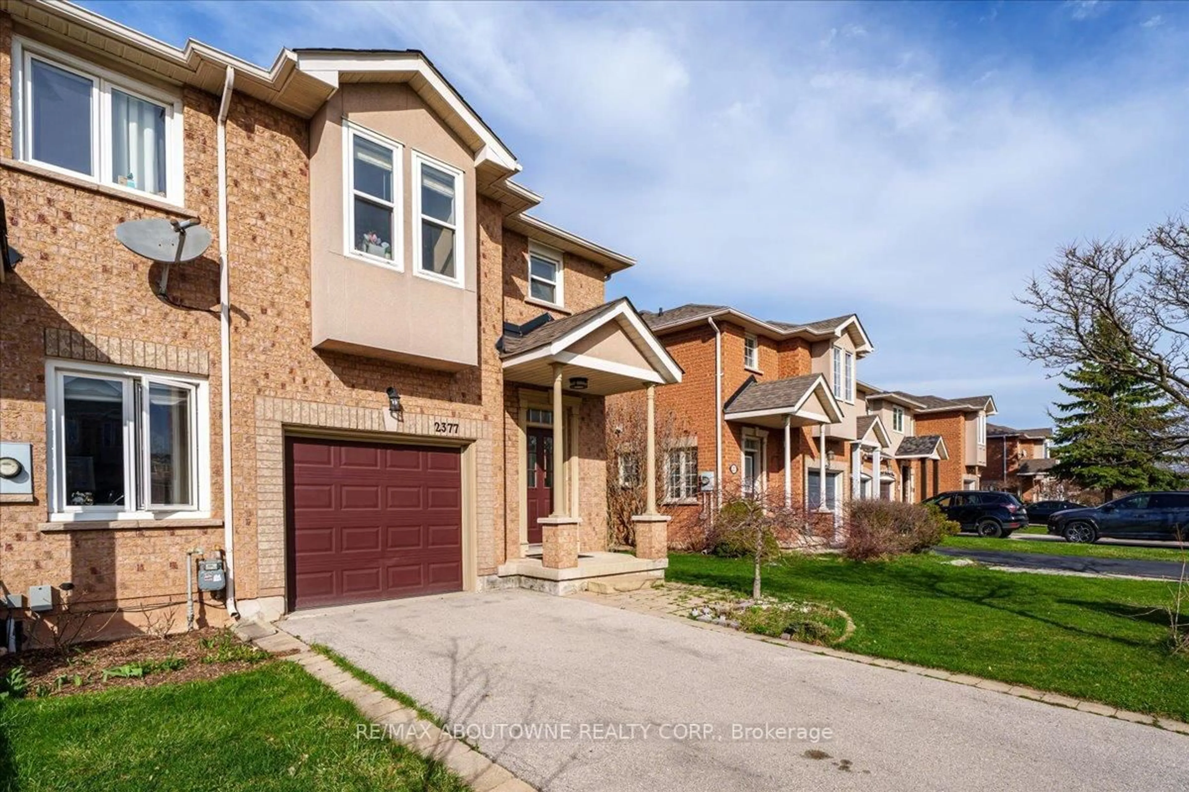 Home with brick exterior material, street for 2377 Dalebrook Dr, Oakville Ontario L6H 6K4