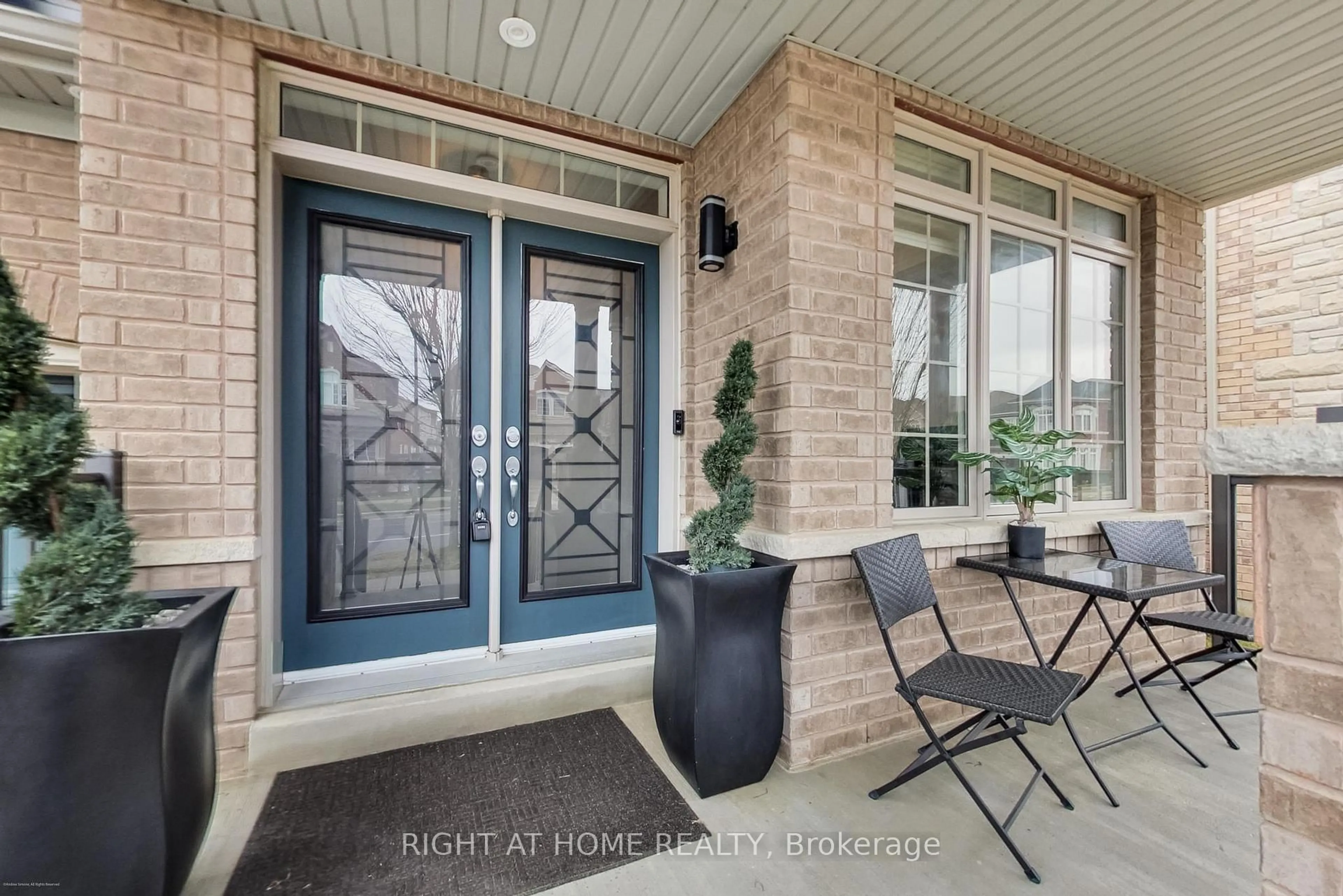 Indoor entryway for 571 Dougall Ave, Caledon Ontario L7C 3Z4