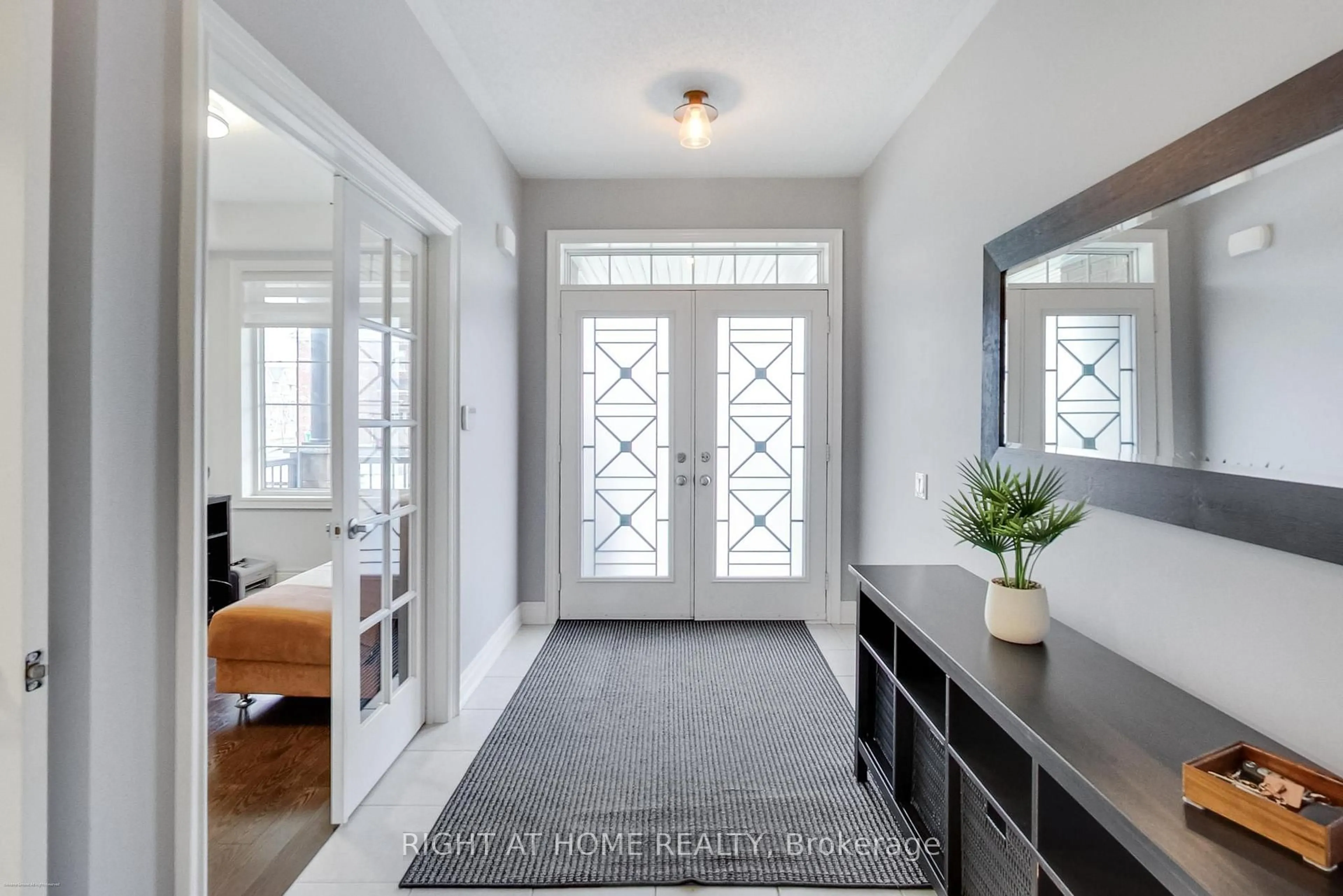 Indoor entryway for 571 Dougall Ave, Caledon Ontario L7C 3Z4