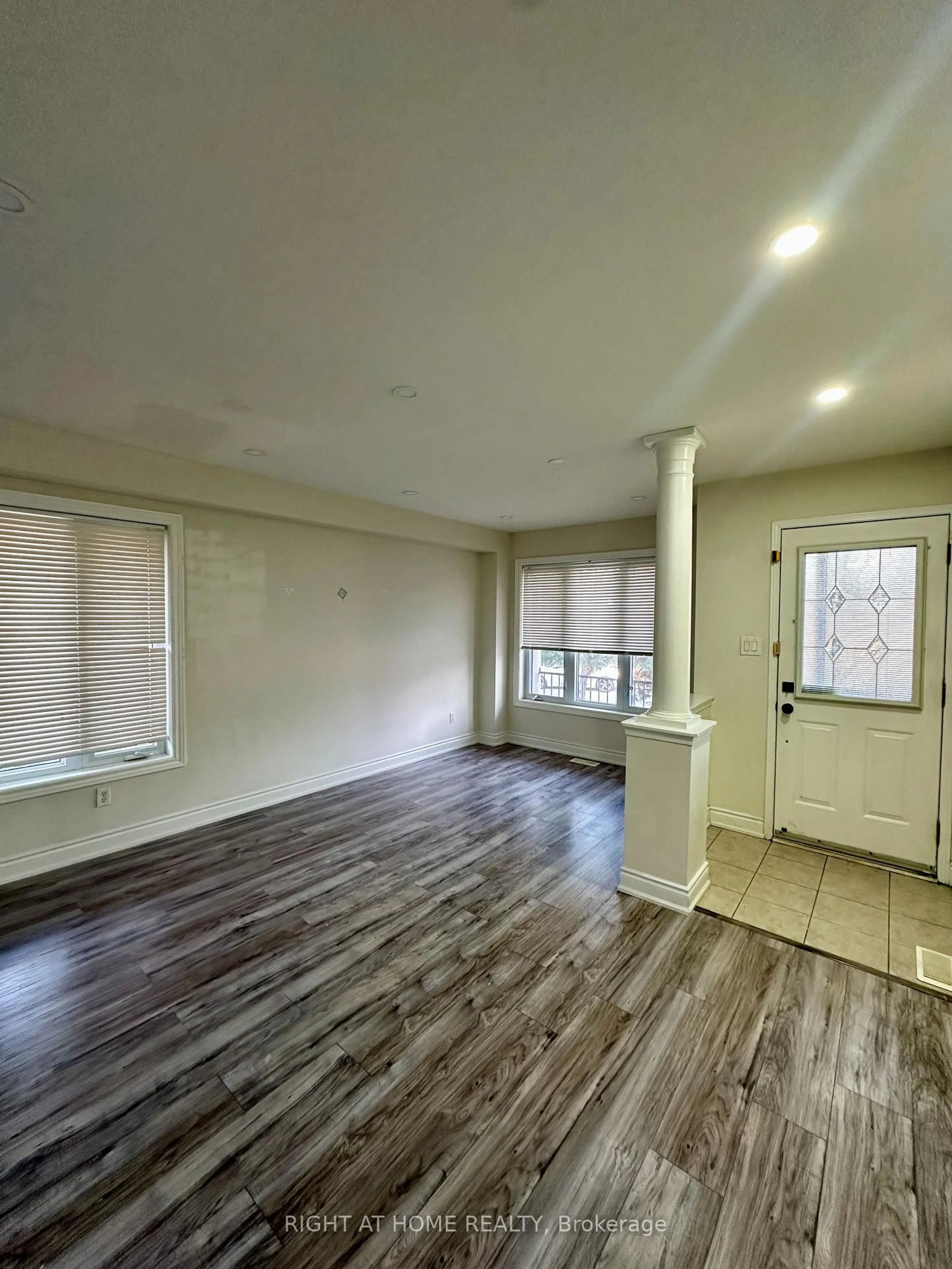 A pic of a room for 5950 Shelford Terr, Mississauga Ontario L5M 6K3