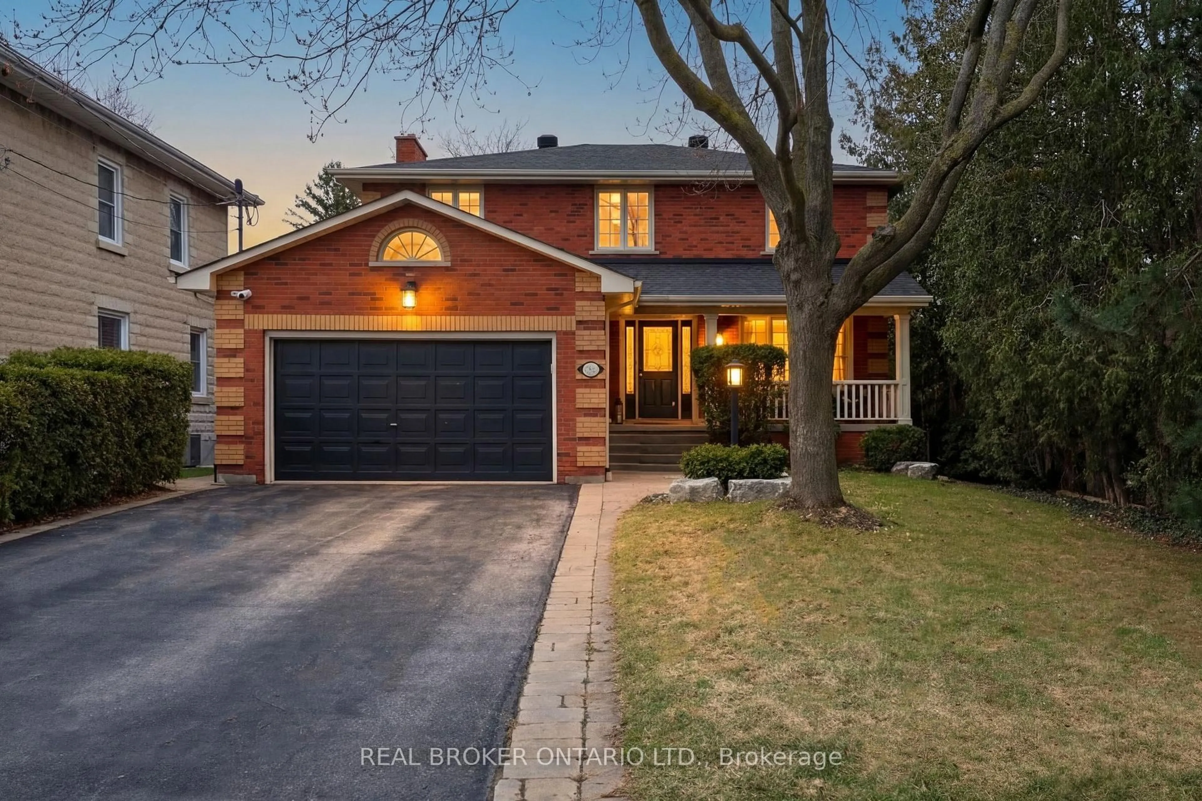 Home with brick exterior material, street for 352 Broadway Ave, Milton Ontario L9T 1T7