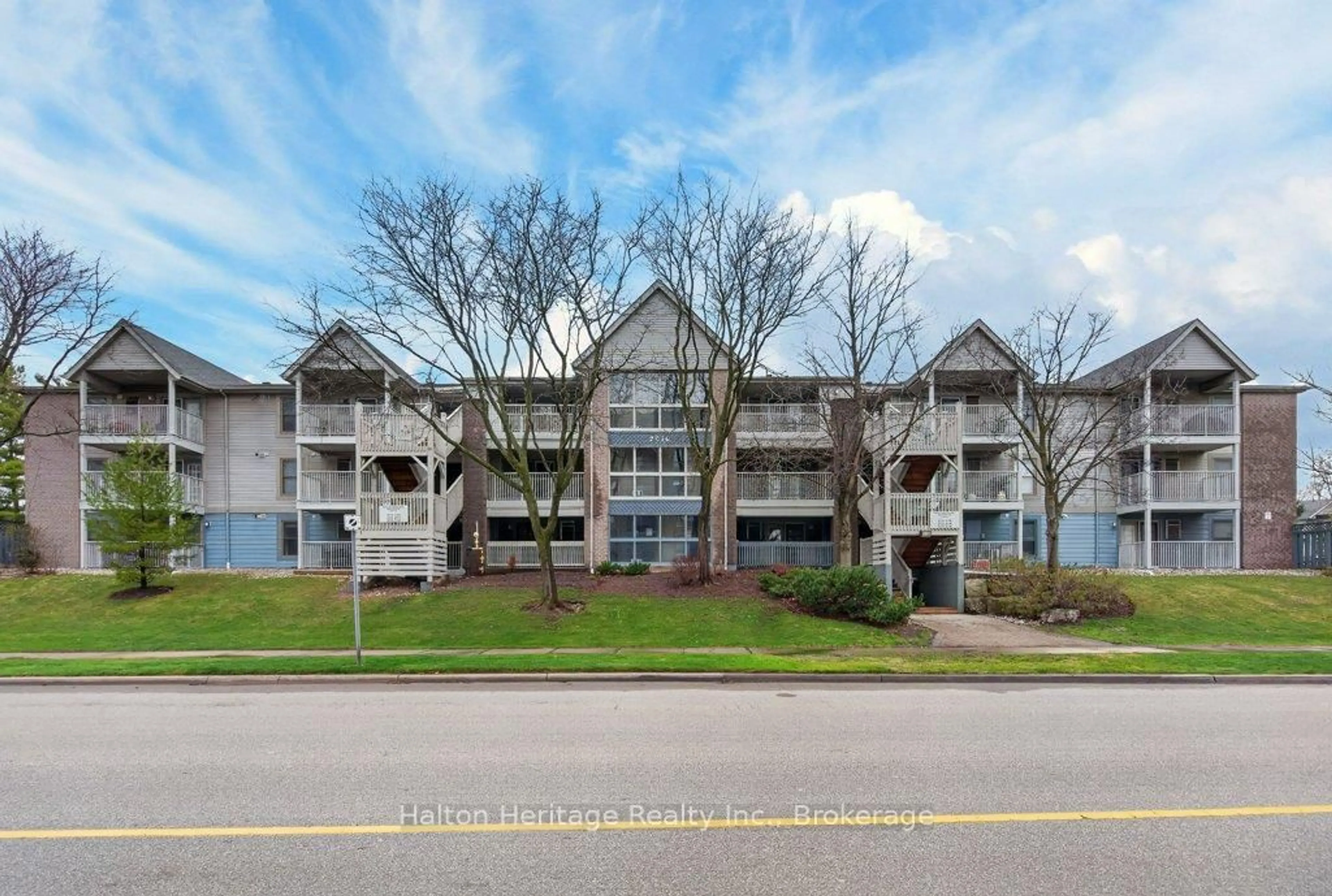 A pic from outside/outdoor area/front of a property/back of a property/a pic from drone, unknown for 2010 Cleaver Ave #224, Burlington Ontario L7M 4C1