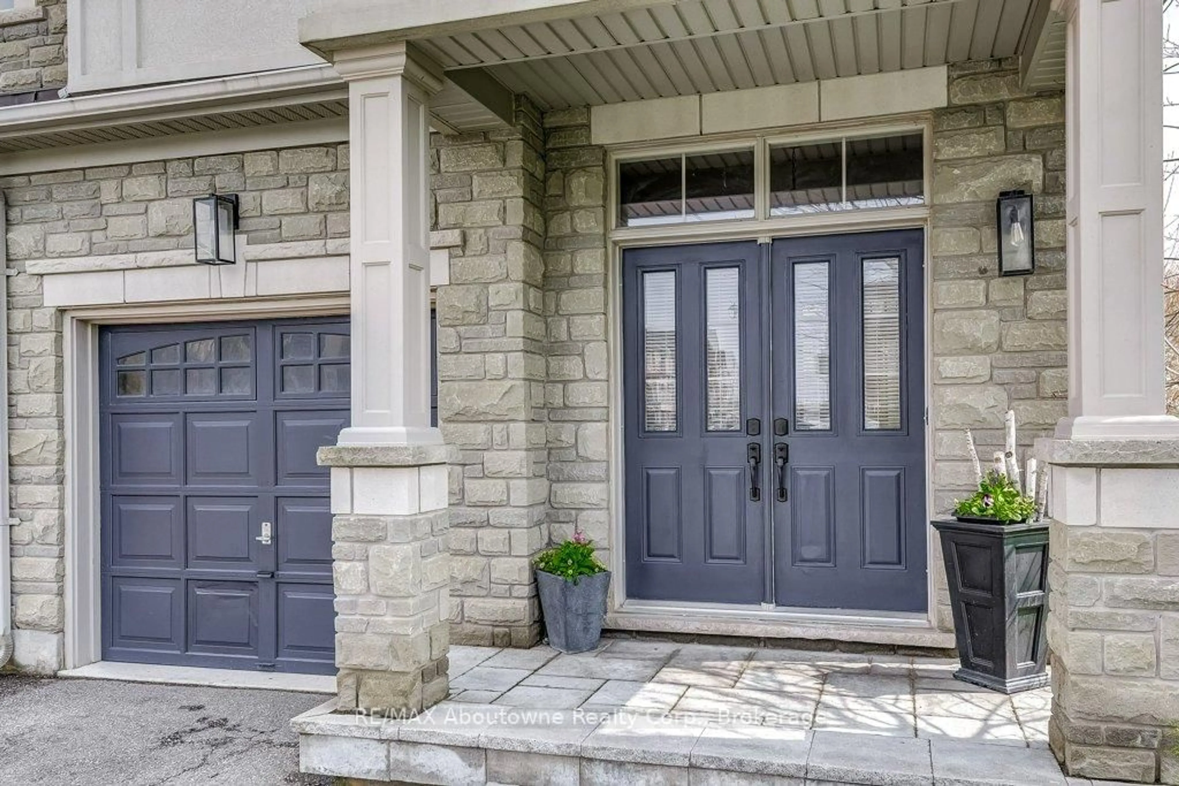Indoor entryway for 2454 Greenwich Dr, Oakville Ontario L6M 0R8