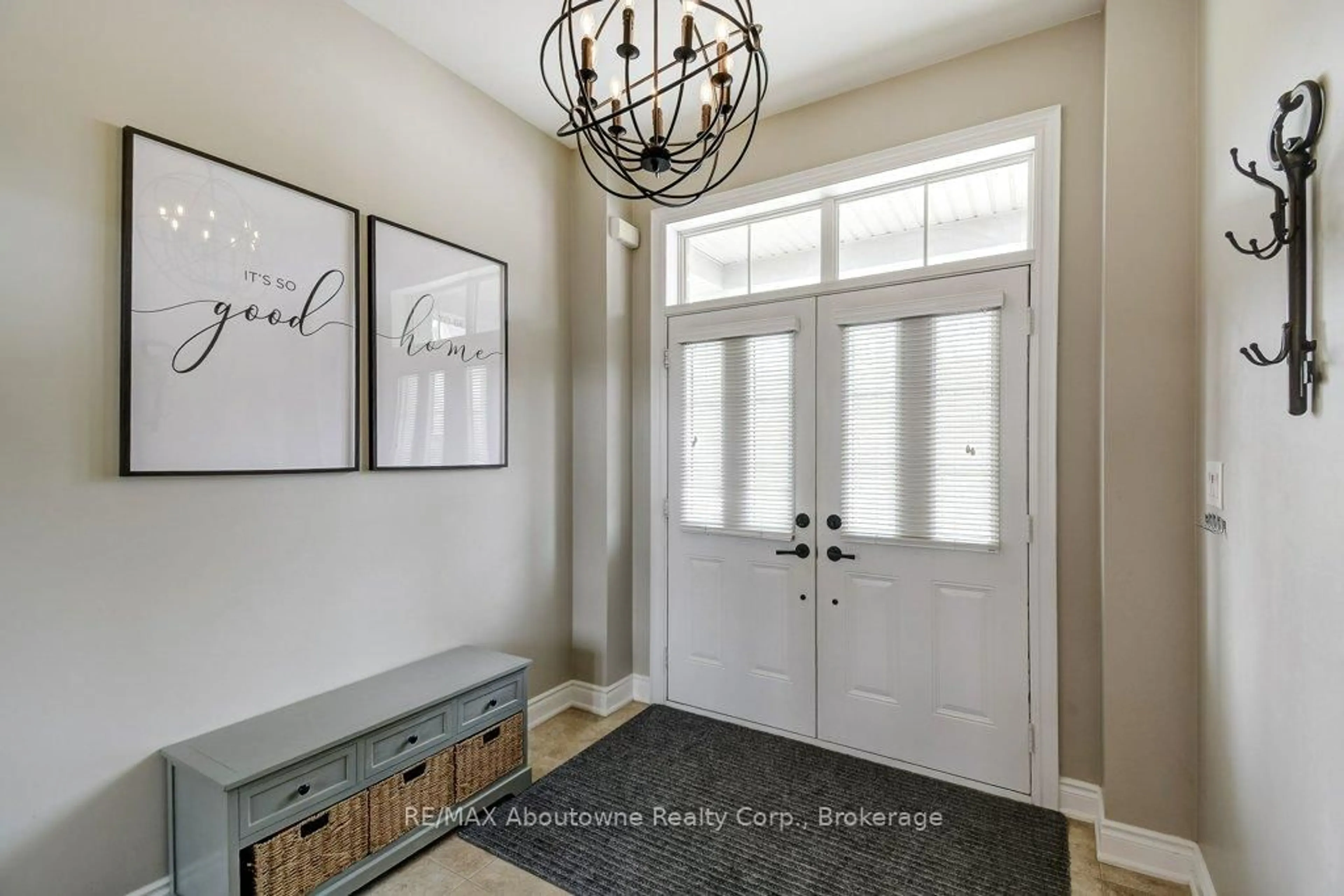 Indoor entryway for 2454 Greenwich Dr, Oakville Ontario L6M 0R8