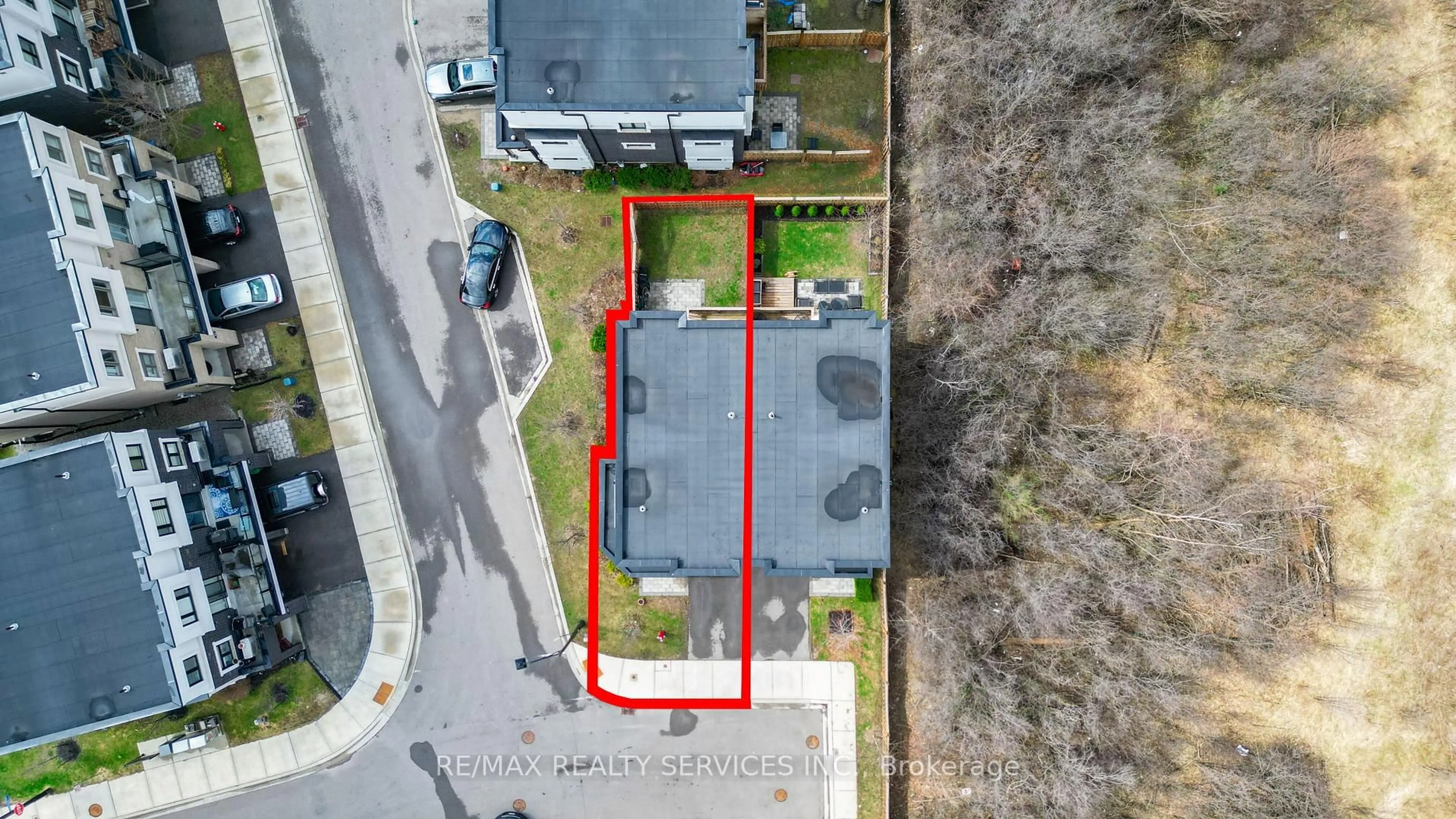 A pic from outside/outdoor area/front of a property/back of a property/a pic from drone, street for 1801 Mitoff Pl, Mississauga Ontario L4W 0E8