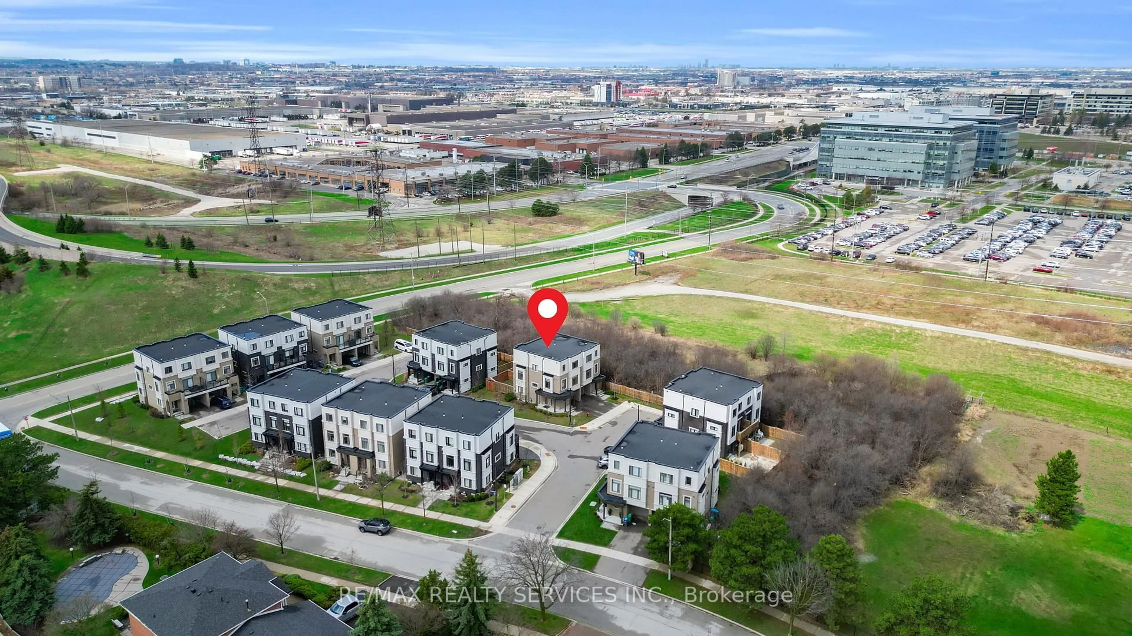 A pic from outside/outdoor area/front of a property/back of a property/a pic from drone, city buildings view from balcony for 1801 Mitoff Pl, Mississauga Ontario L4W 0E8