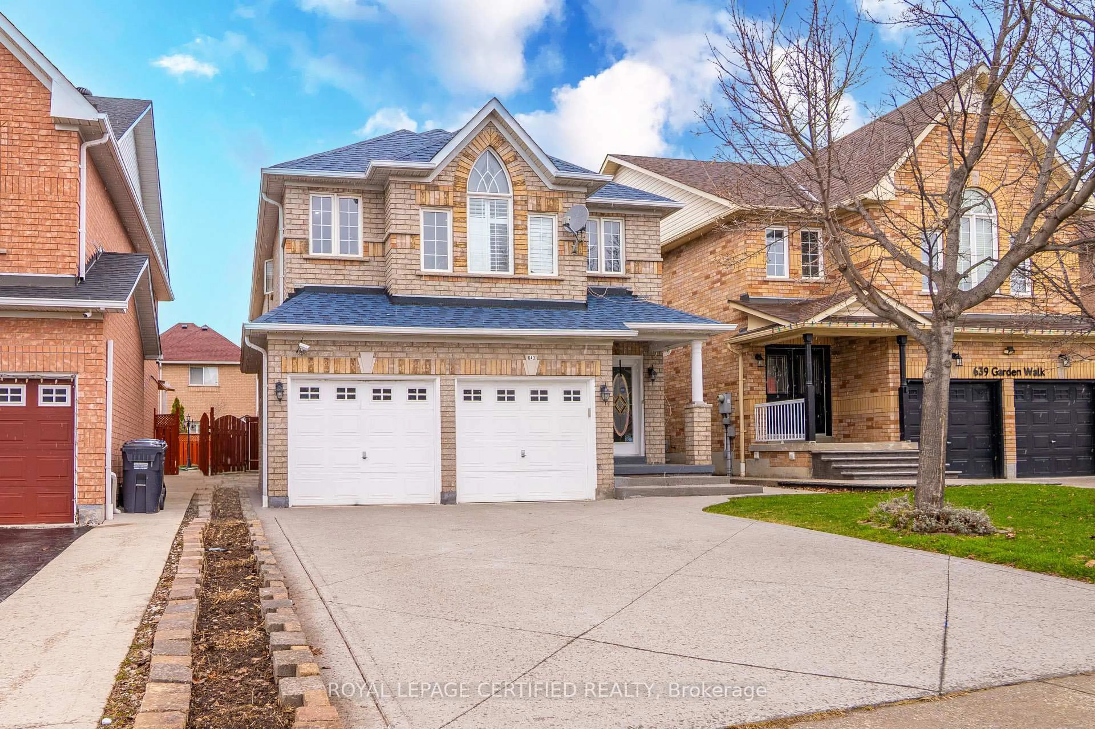 Home with brick exterior material, street for 643 Garden Walk, Mississauga Ontario L5W 1V9