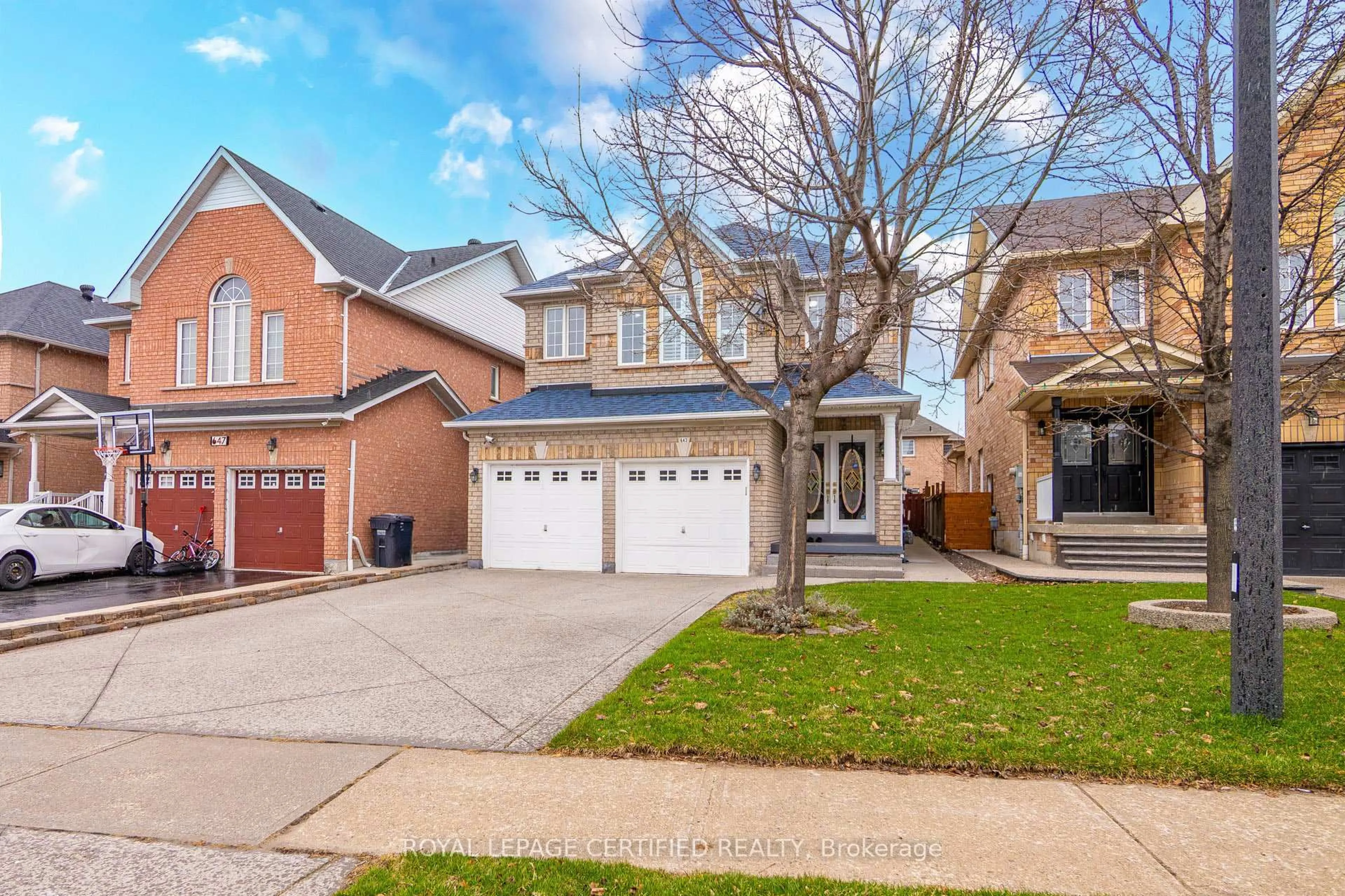 Home with brick exterior material, street for 643 Garden Walk, Mississauga Ontario L5W 1V9