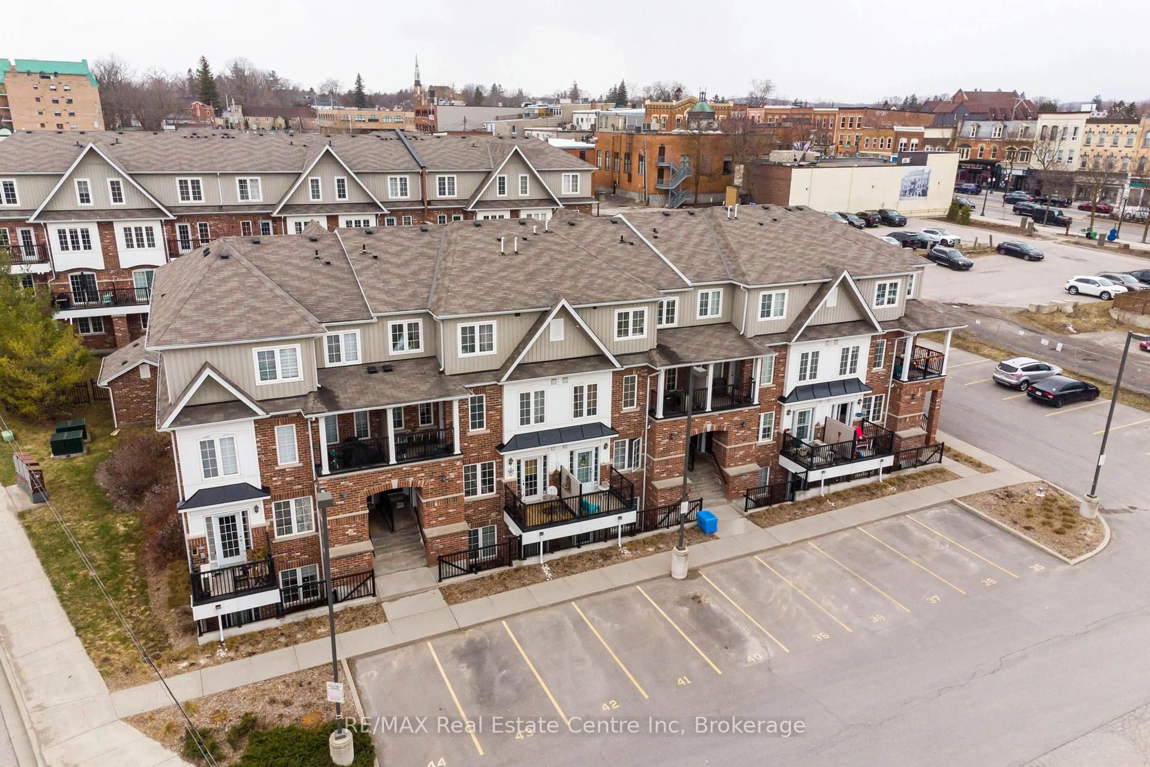 A pic from outside/outdoor area/front of a property/back of a property/a pic from drone, unknown for 5 Armstrong St #13, Orangeville Ontario L9W 0C5