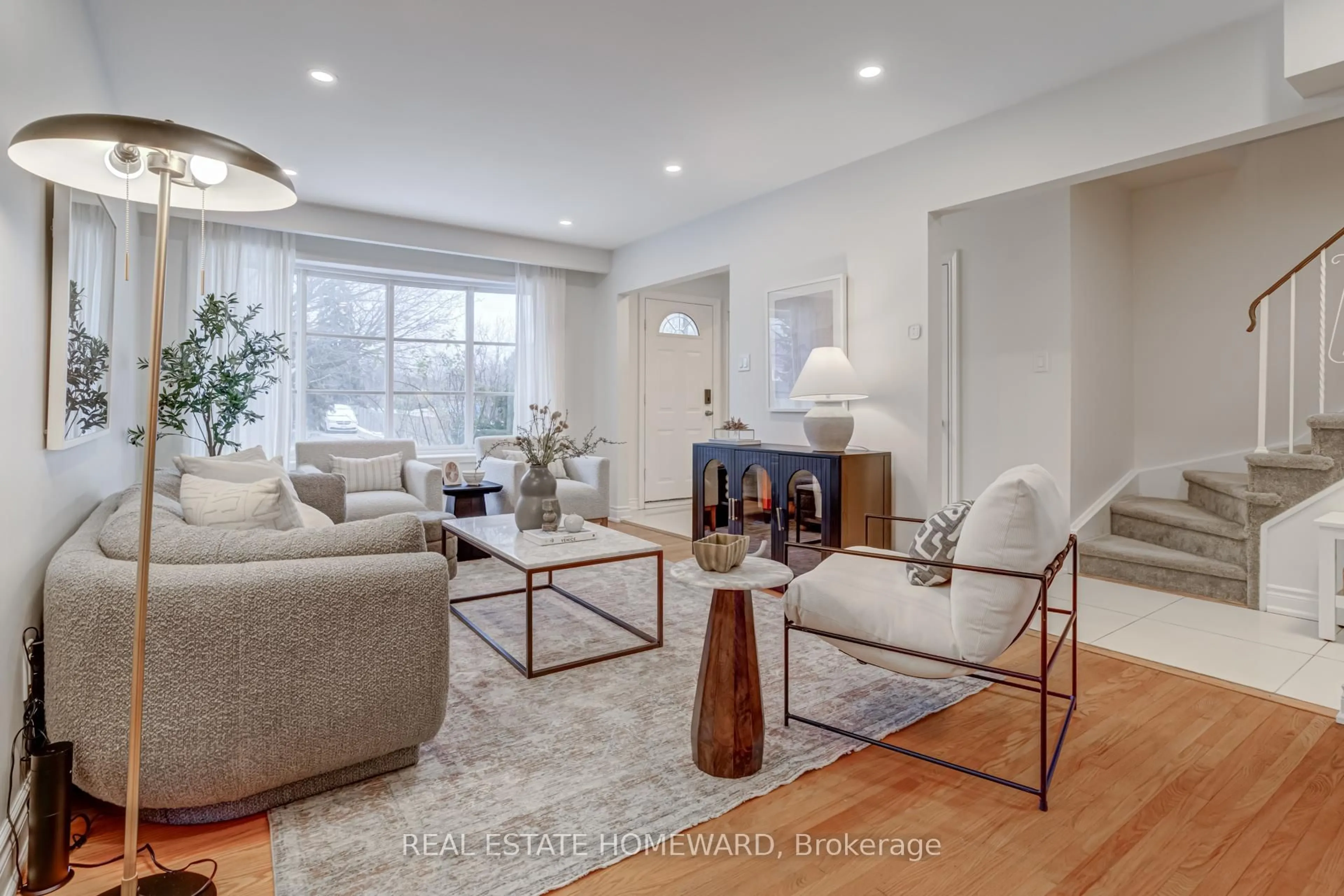 Living room with furniture, wood/laminate floor for 783 Dodsworth Cres, Mississauga Ontario L4Y 2H8