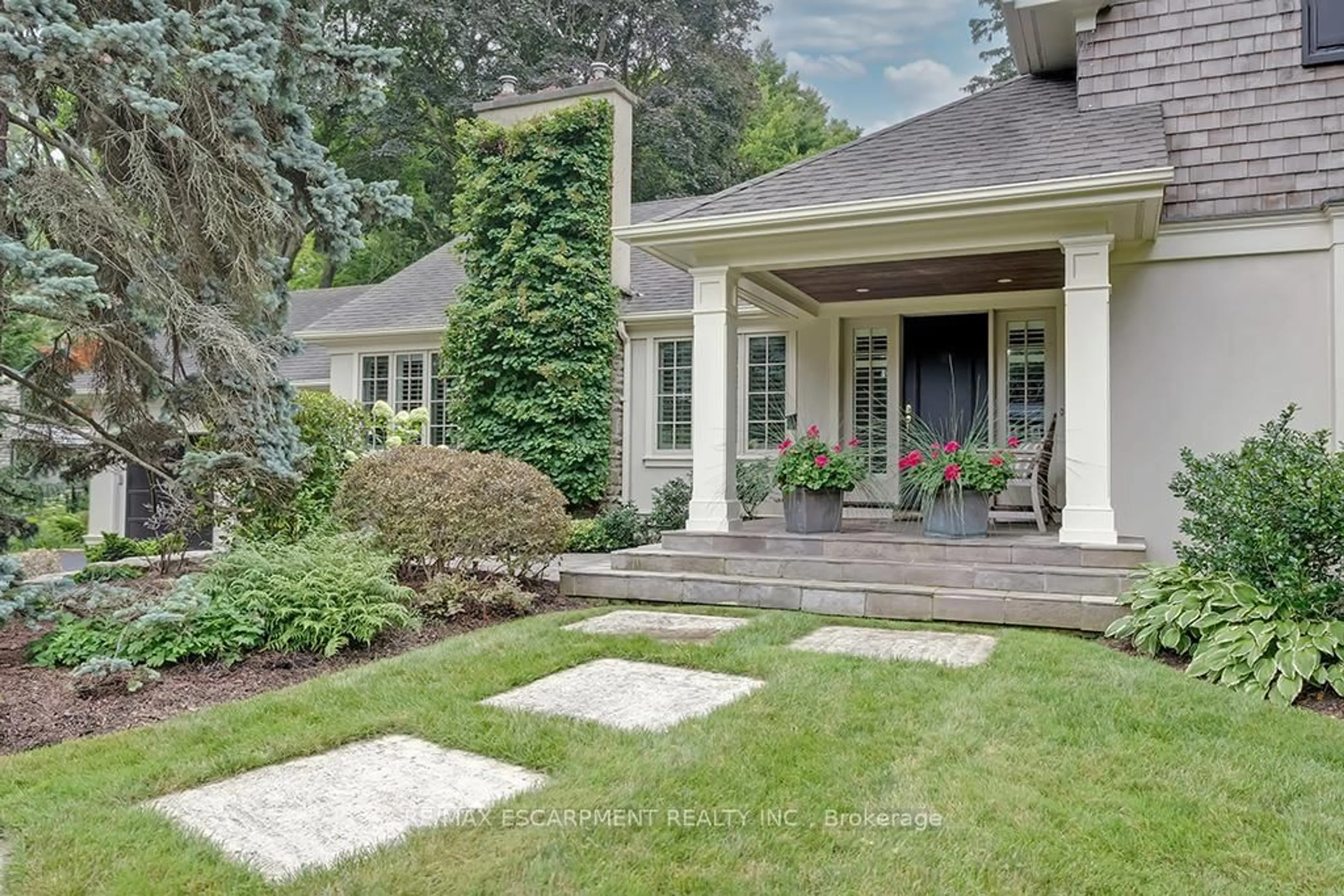 Unknown for 7 Colonial Cres, Oakville Ontario L6J 4K8