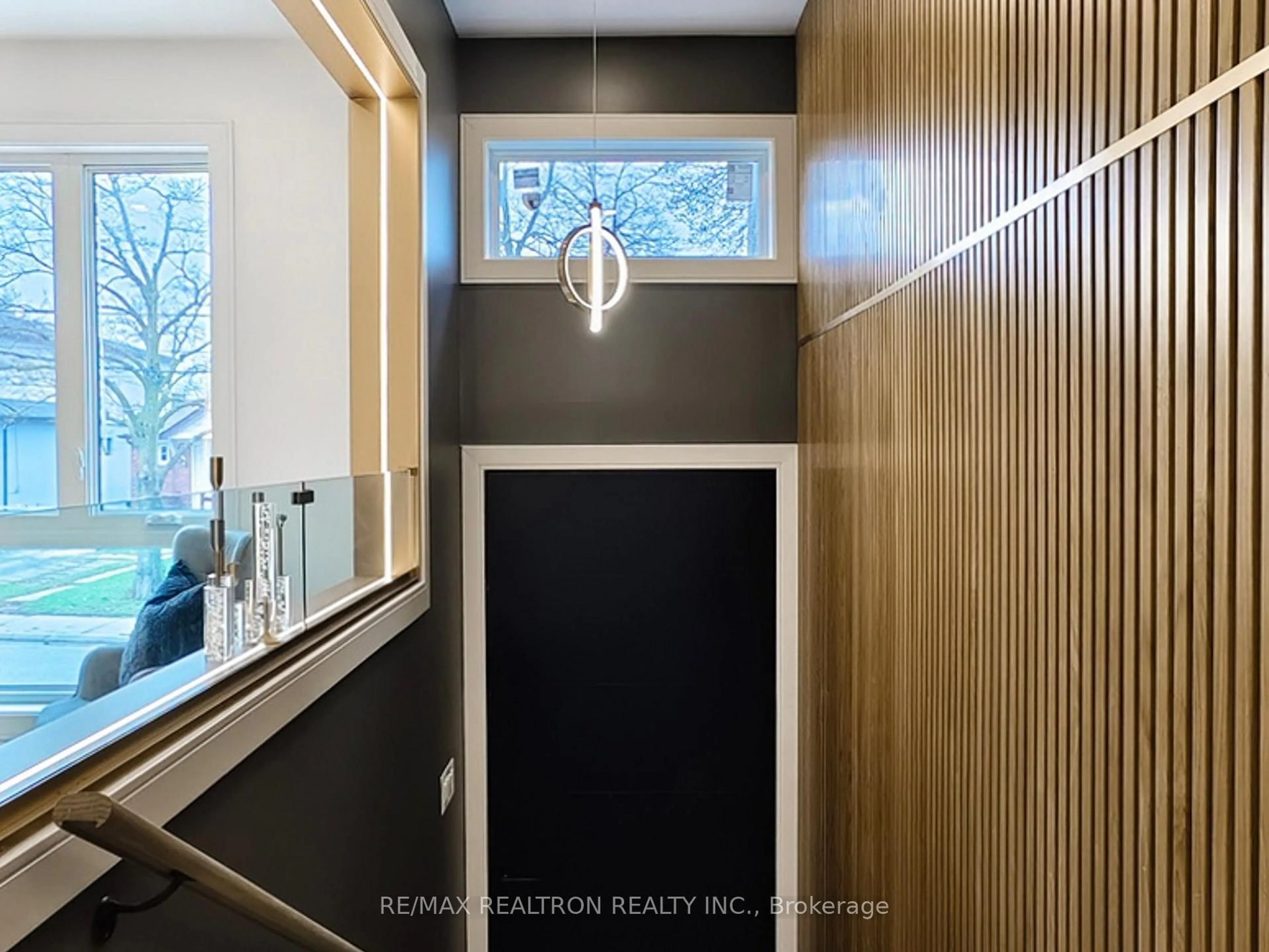 Indoor entryway for 41 Algoma St, Toronto Ontario M8Y 1C4