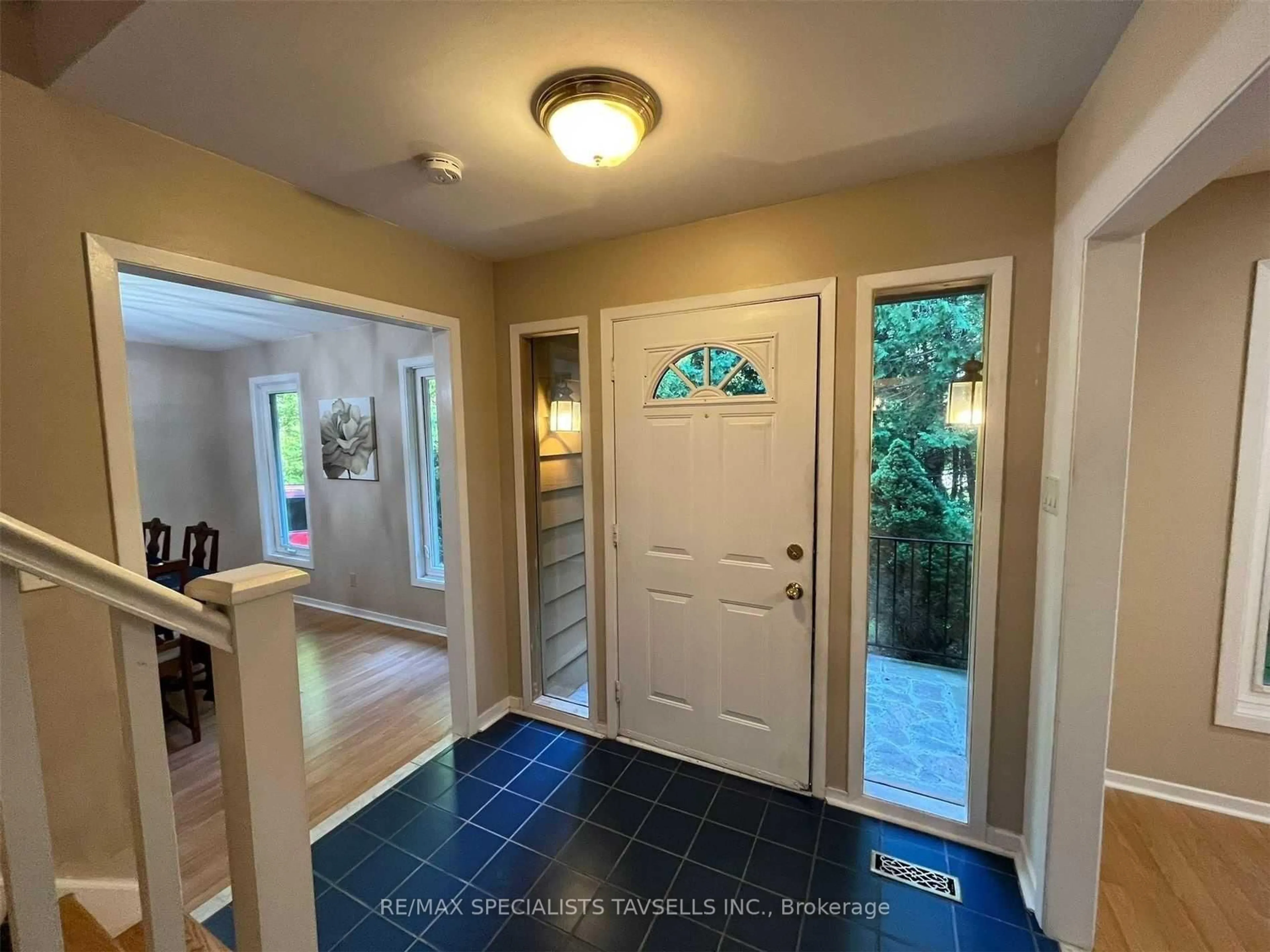 Indoor entryway for 4 Sunshine Mountain Dr, Caledon Ontario L7C 0A1