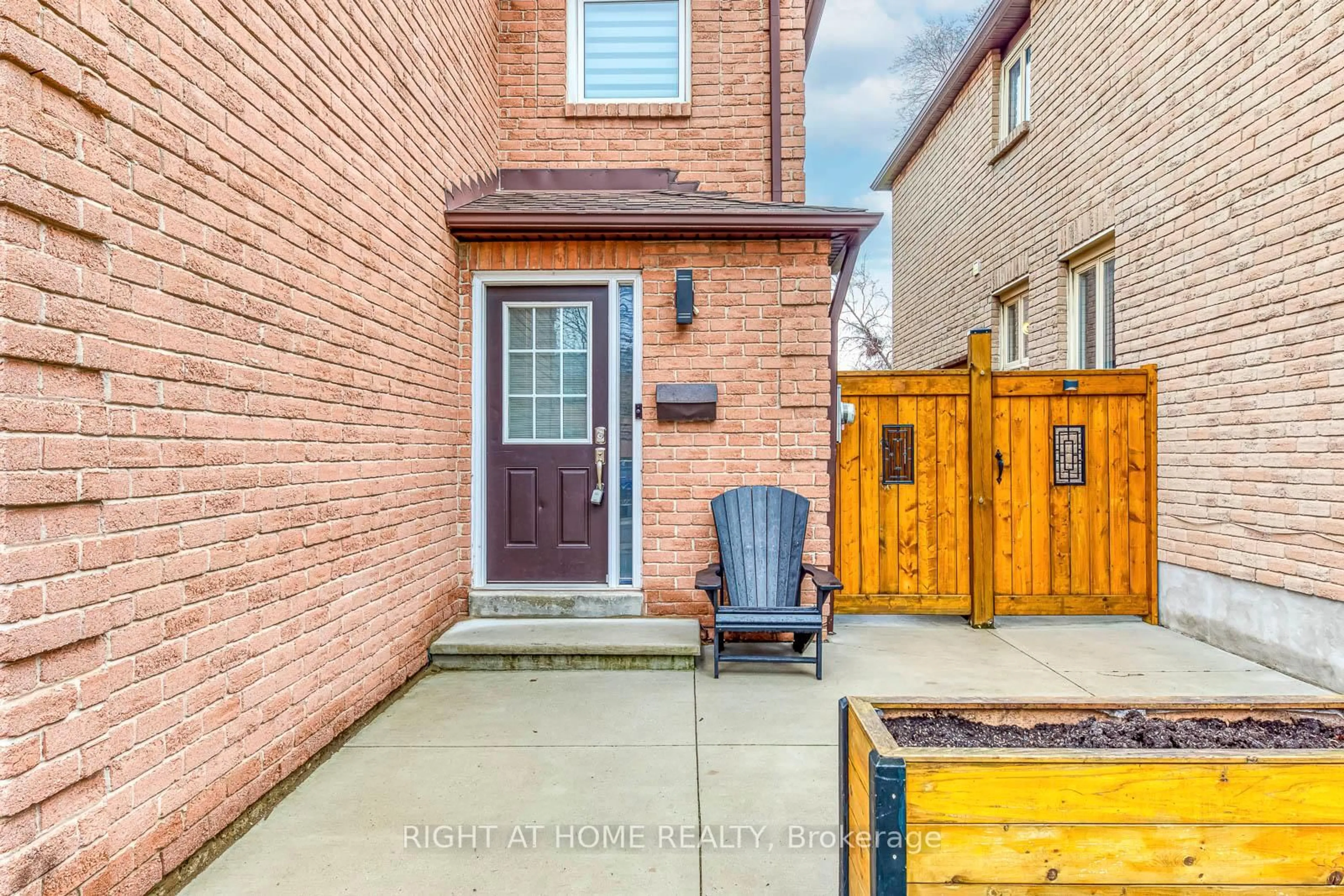 Home with brick exterior material, street for 4164 Forest Fire Cres, Mississauga Ontario L4W 3P5