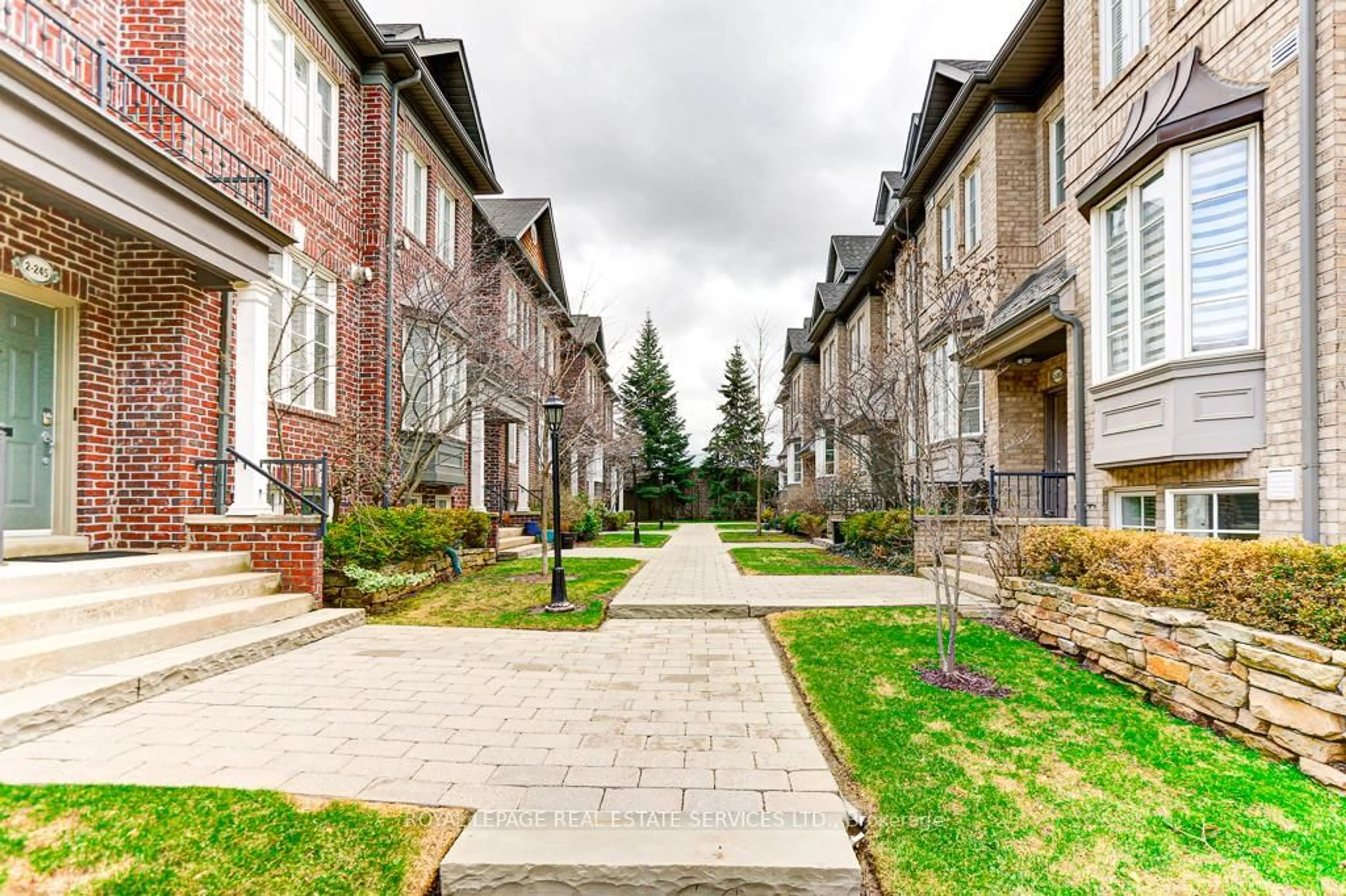 Patio, street for 245 Van Dusen Blvd ##8, Toronto Ontario M8Z 3J2