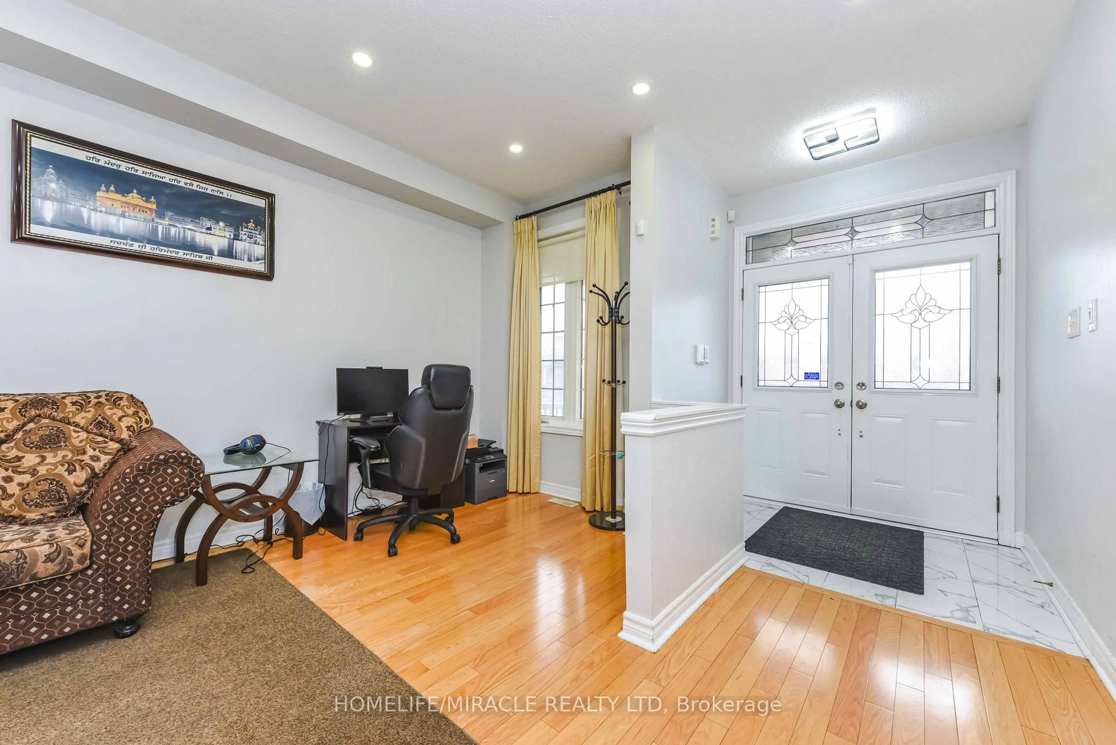 Indoor entryway for 20 Gamson Cres, Brampton Ontario L6R 0V8