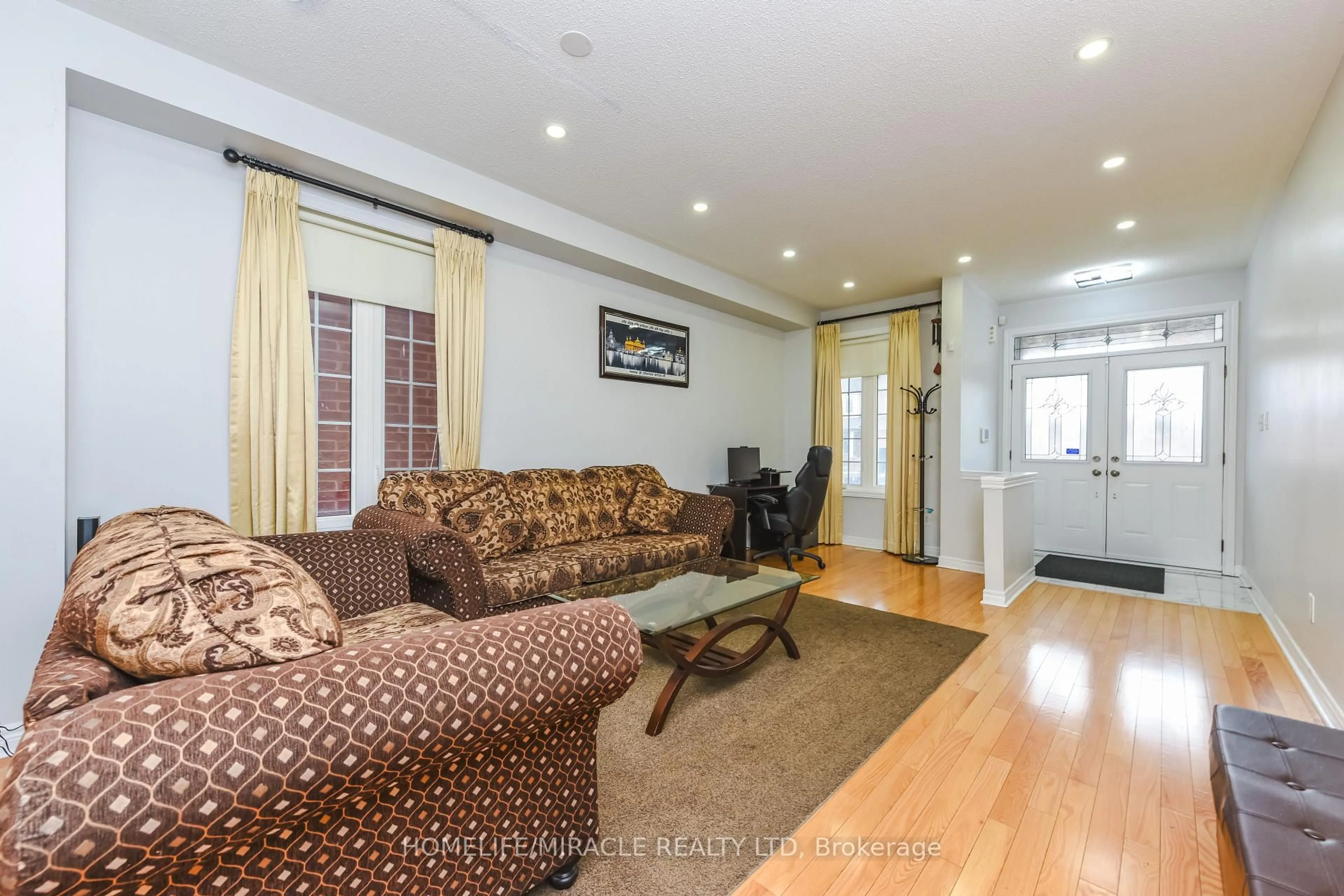 Living room with furniture, wood/laminate floor for 20 Gamson Cres, Brampton Ontario L6R 0V8