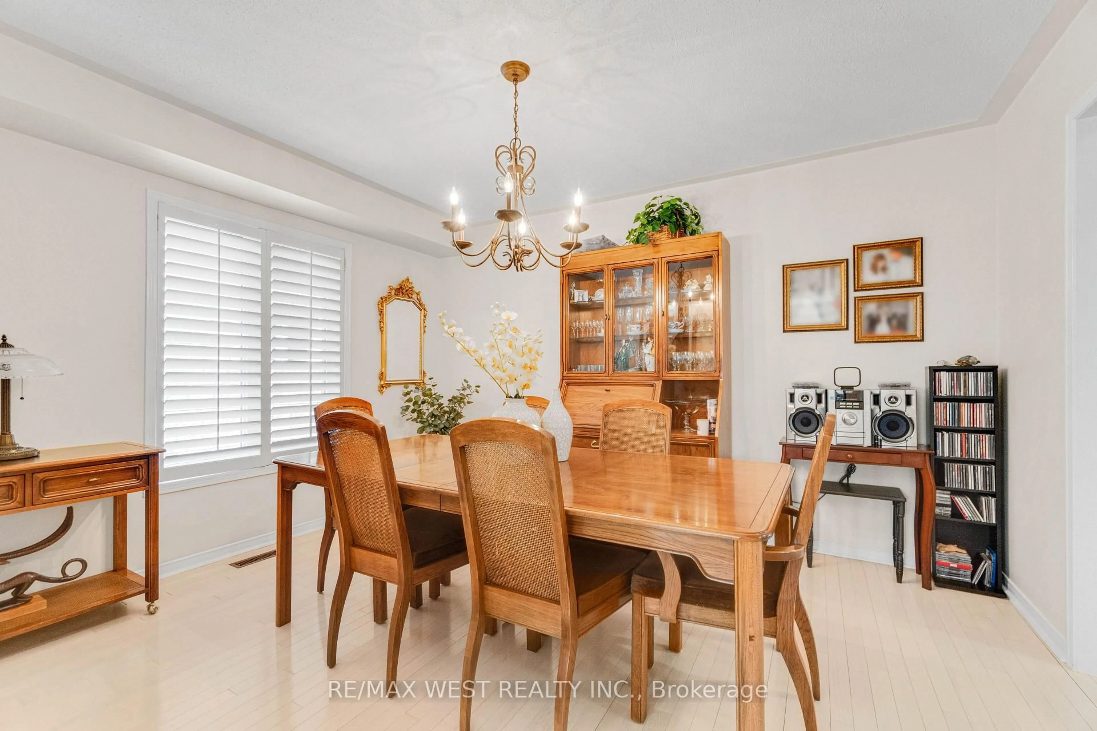 Dining room, unknown for 44 Creekwood Dr, Brampton Ontario L7A 1J3