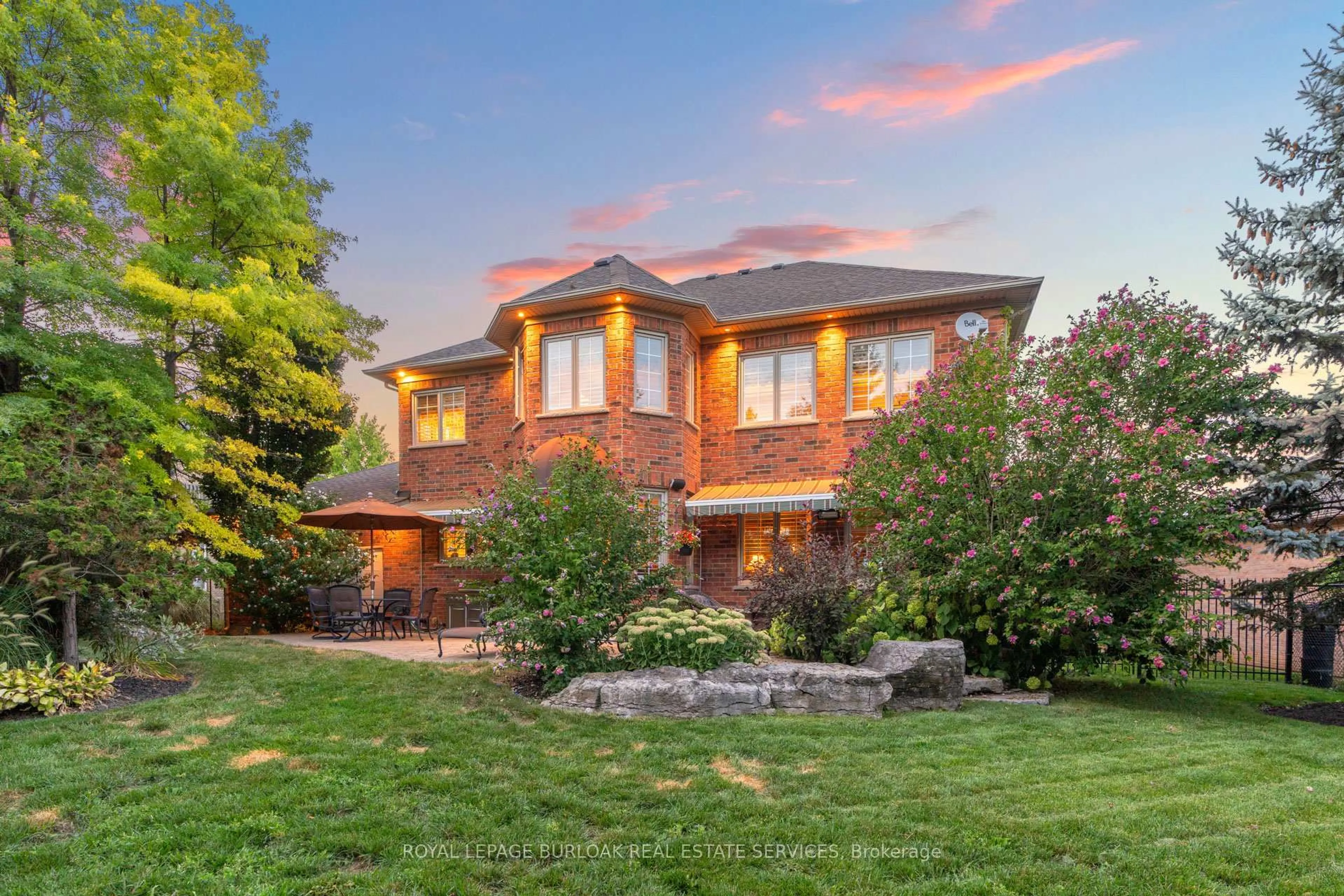 Home with brick exterior material, unknown for 4278 Clubview Dr, Burlington Ontario L7M 4X1