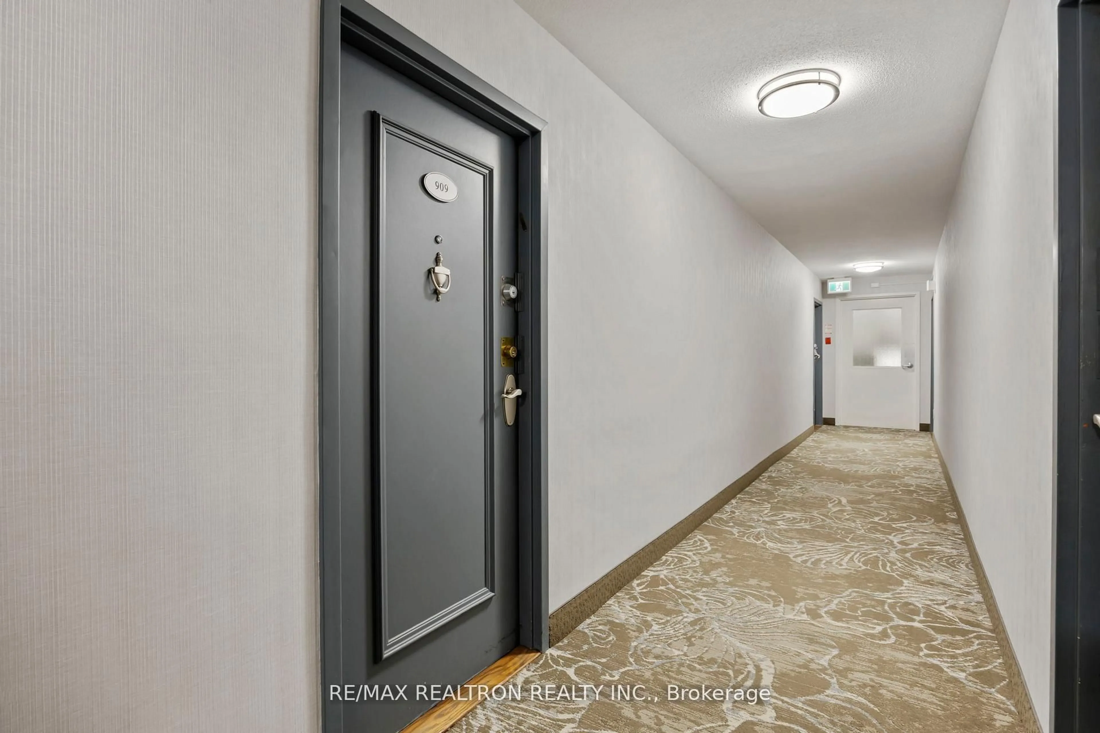 Indoor foyer for 155 Marlee Ave #909, Toronto Ontario M6B 4B5