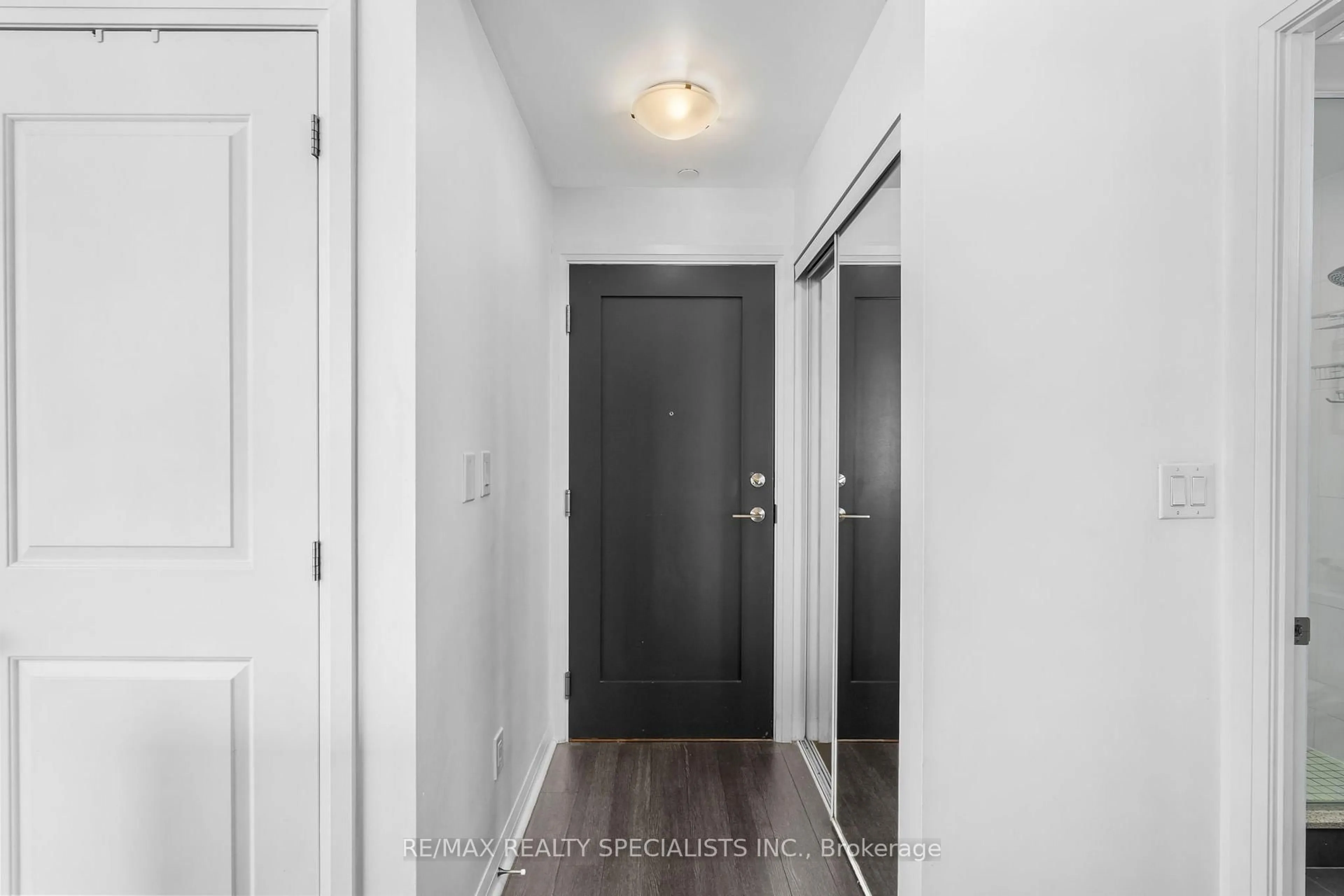 Indoor entryway for 5025 Four Springs Ave #509, Mississauga Ontario L5R 0G5