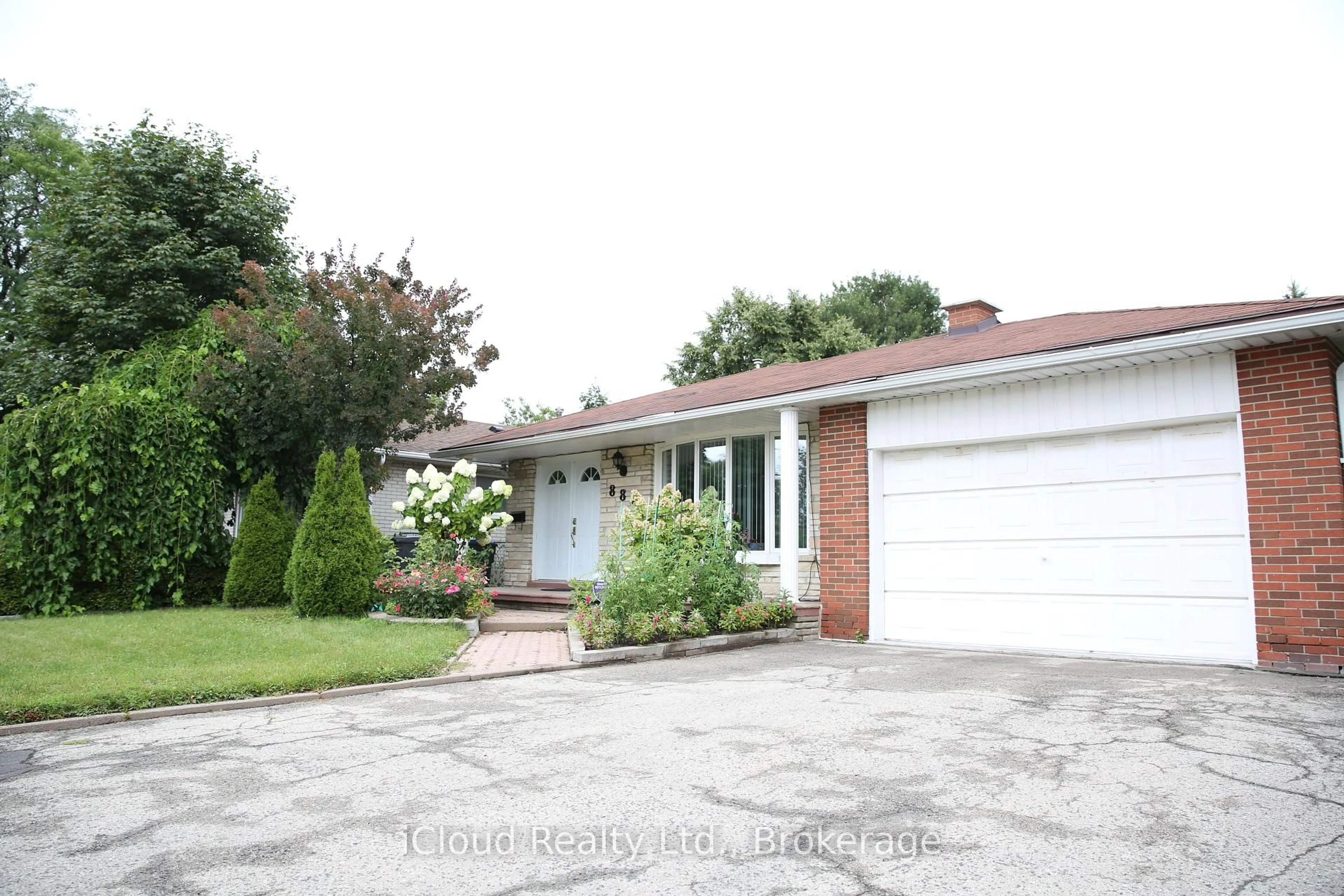 Home with brick exterior material, street for 888 Bloor St, Mississauga Ontario L4Y 2M9