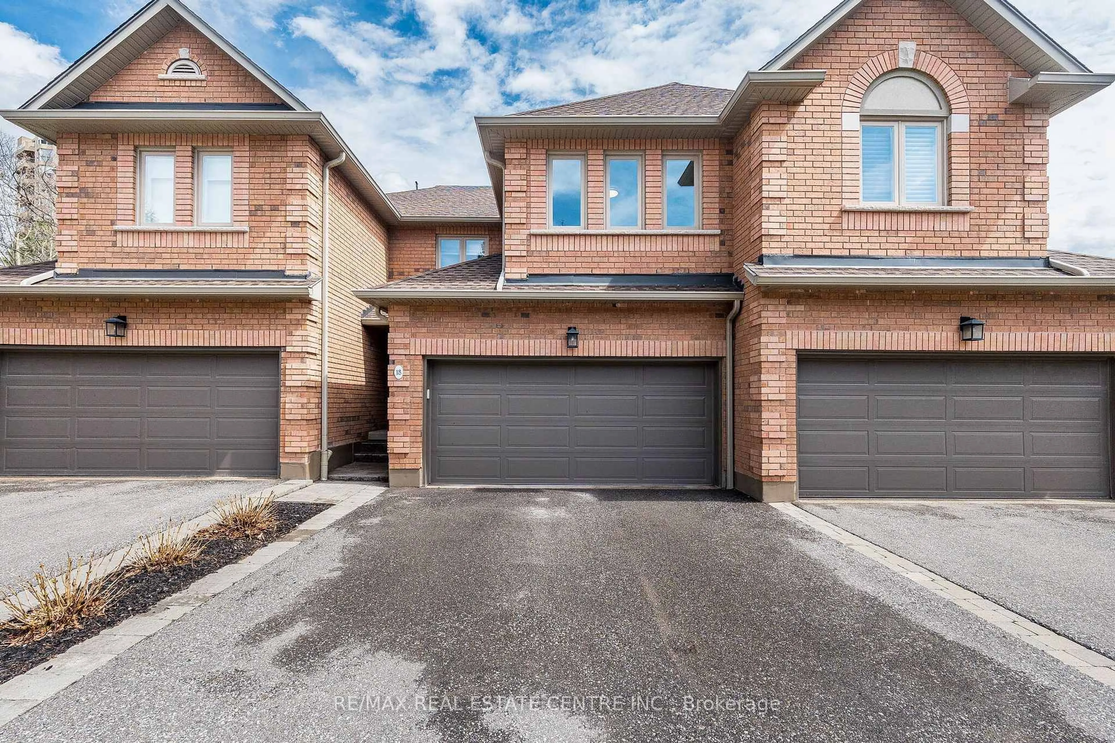 Home with brick exterior material, street for 1905 Broad Hallow Gate #18, Mississauga Ontario L5L 3T4