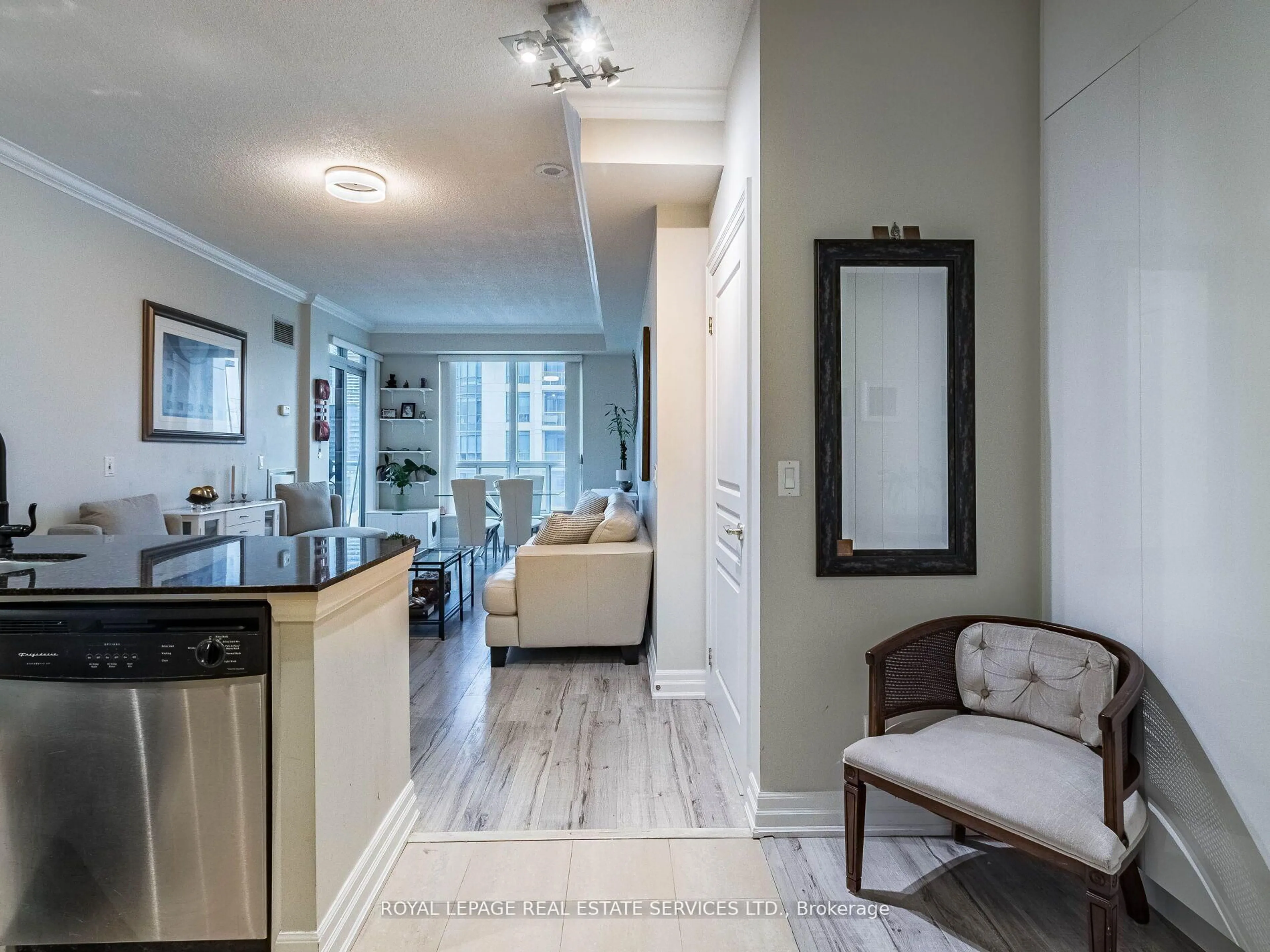 Indoor entryway for 2083 Lake Shore Blvd #1113, Toronto Ontario M8V 4G2