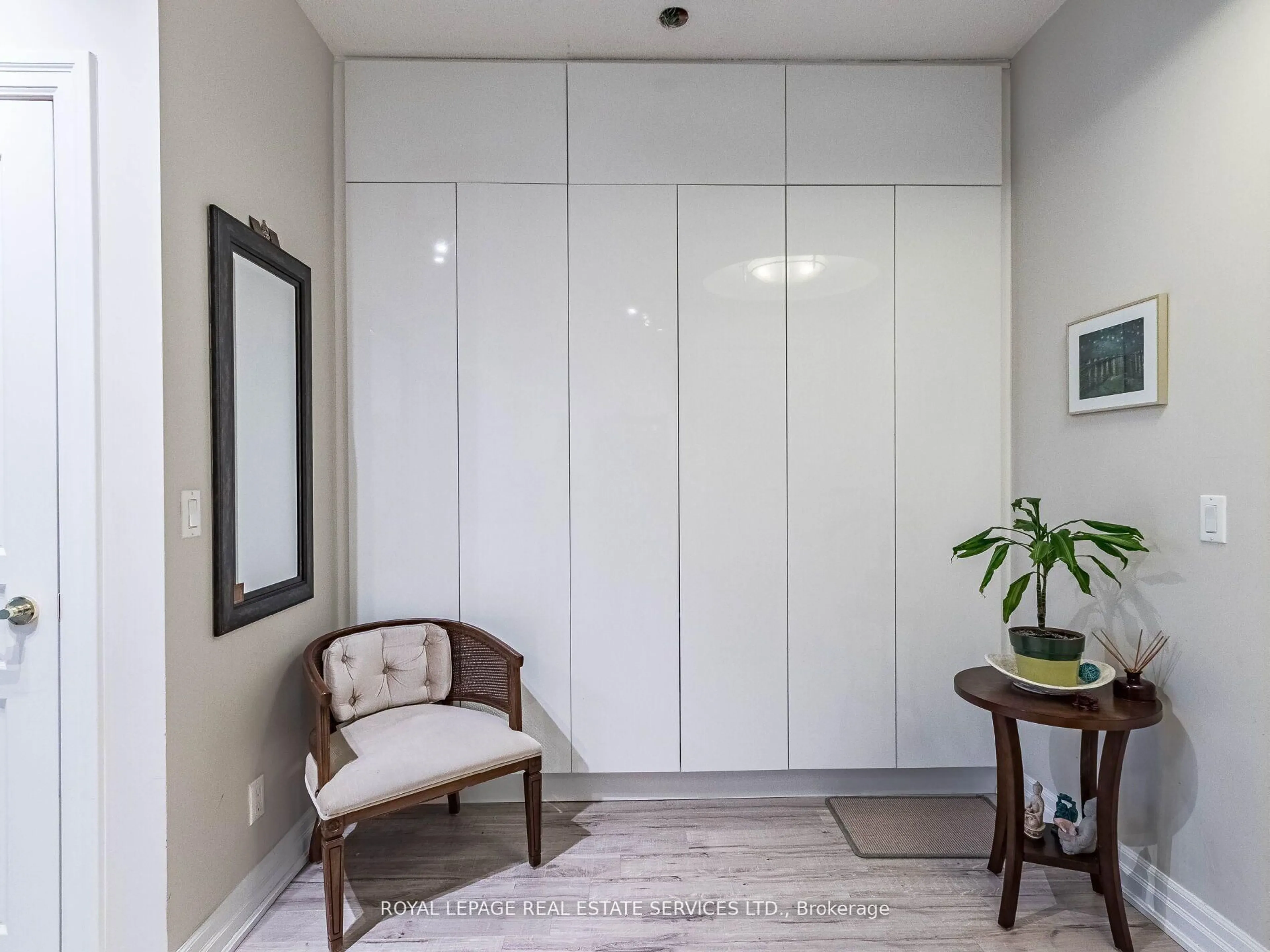 Indoor entryway for 2083 Lake Shore Blvd #1113, Toronto Ontario M8V 4G2