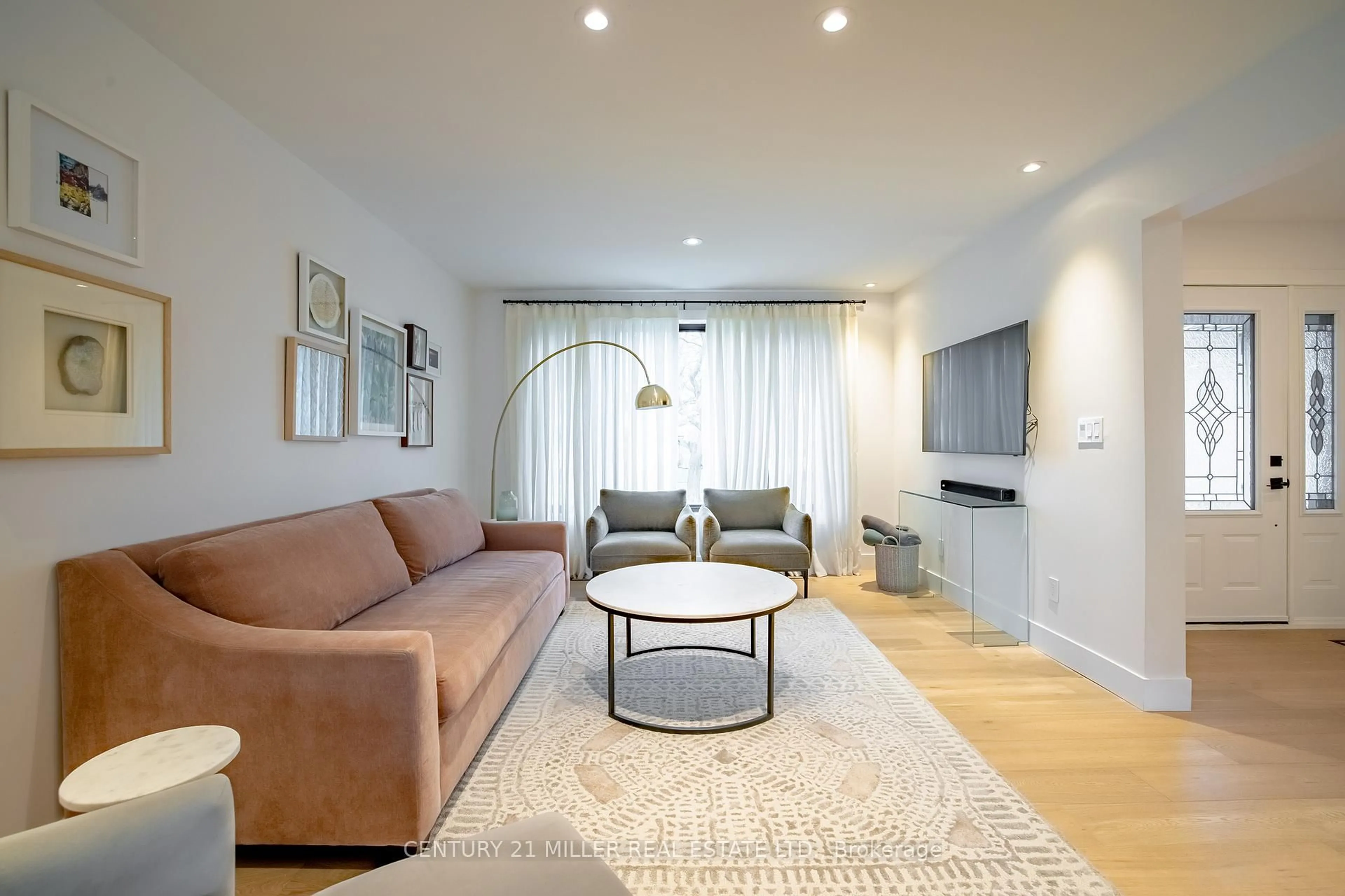 Living room with furniture, unknown for 2433 Trevor Dr, Oakville Ontario L6L 5C4