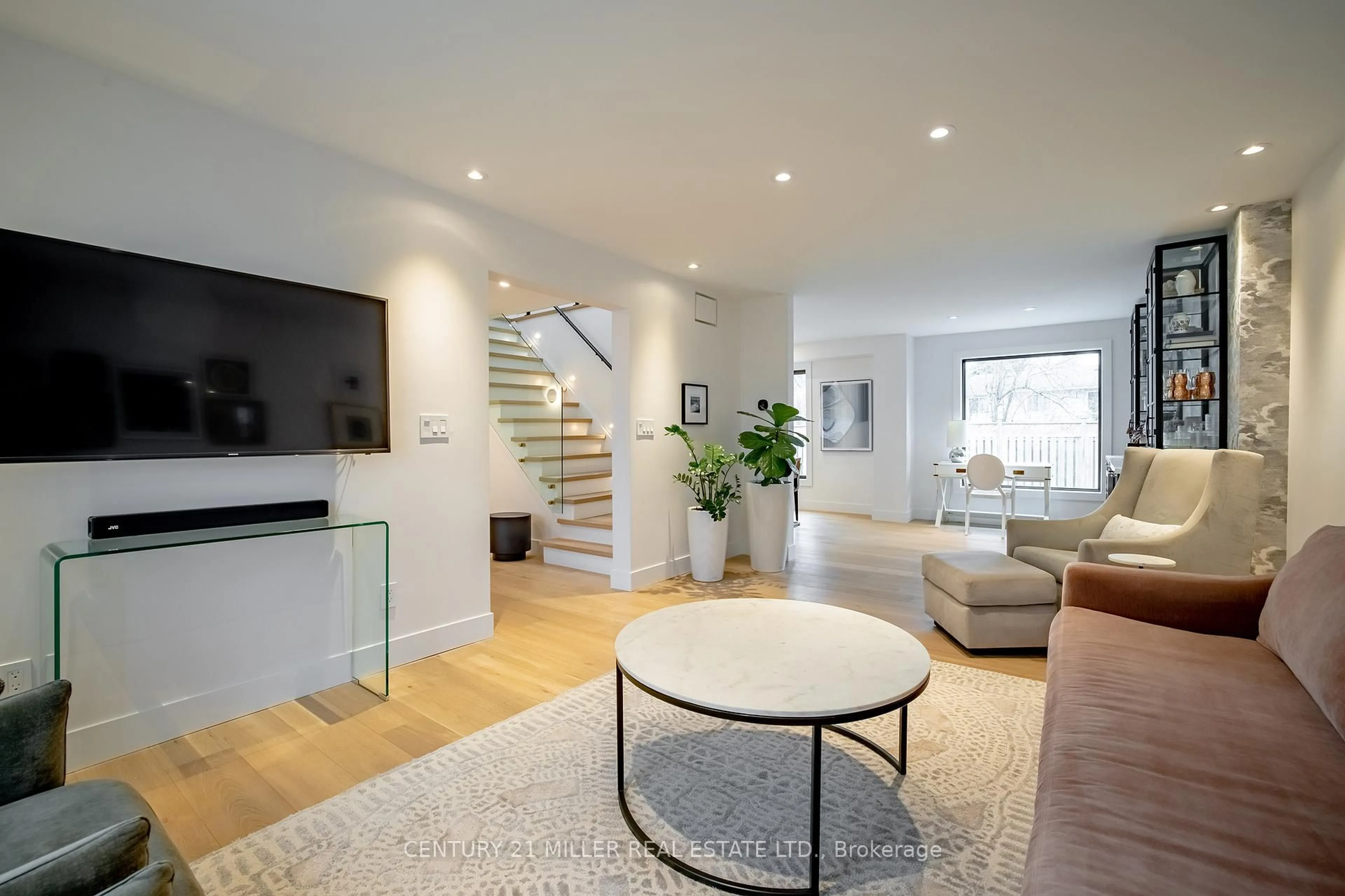 Living room with furniture, unknown for 2433 Trevor Dr, Oakville Ontario L6L 5C4