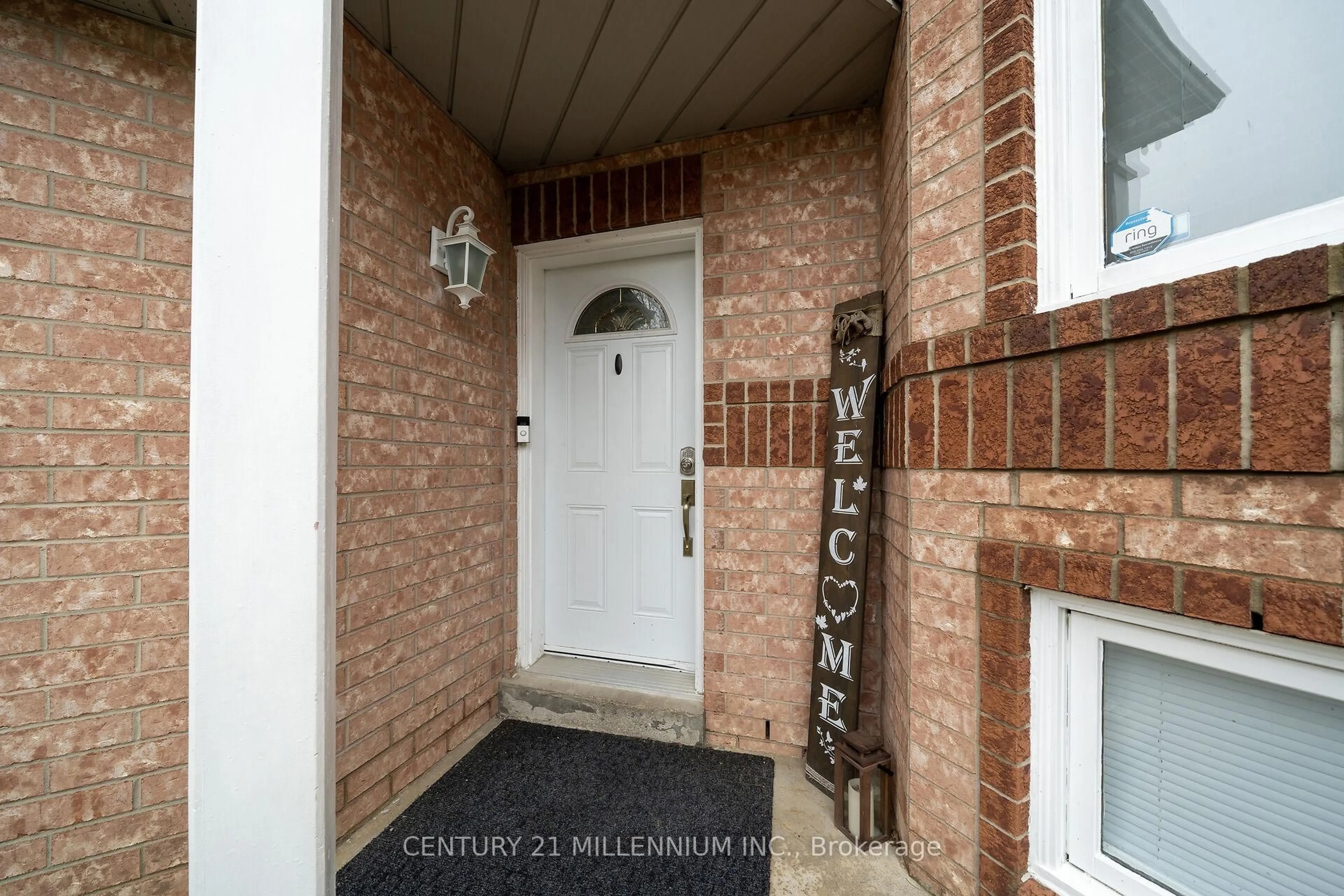 Indoor entryway for 114 Royal Orchard Dr, Brampton Ontario L6X 4L4