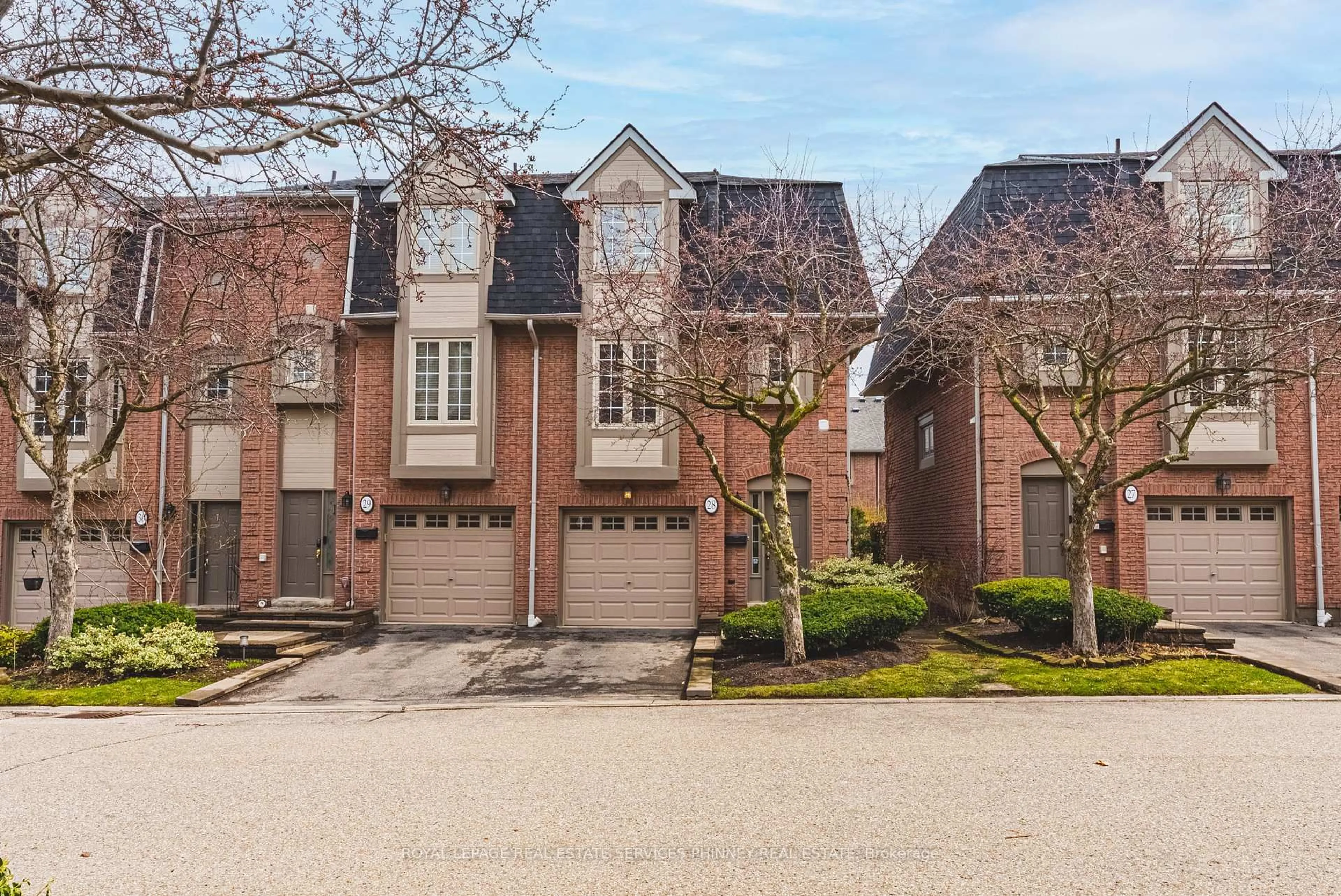 Home with brick exterior material, street for 3140 Fifth Line #28, Mississauga Ontario L5L 1A2