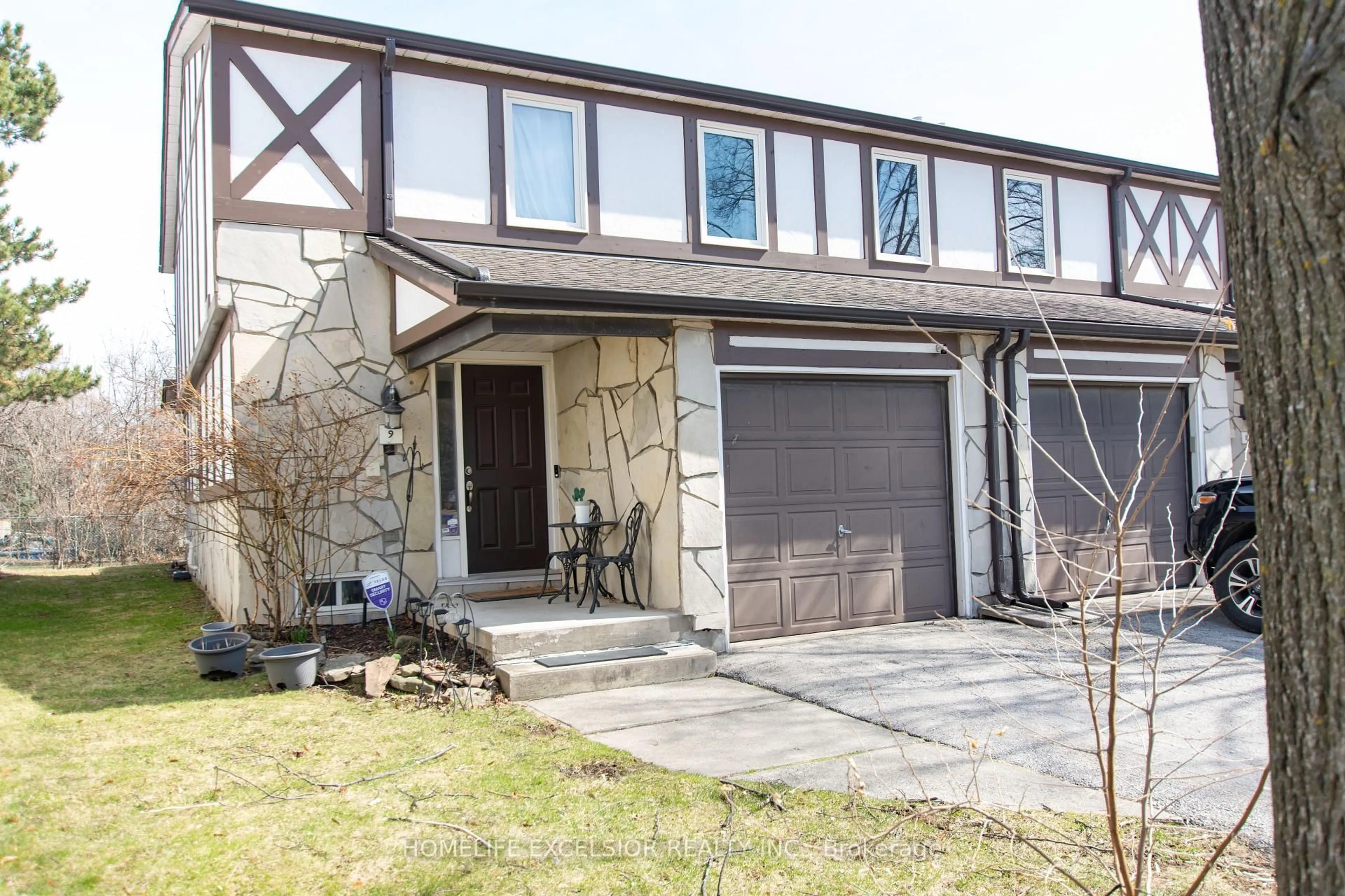 Home with brick exterior material, street for 2200 Glenwood School Dr #9, Burlington Ontario L7R 4H3