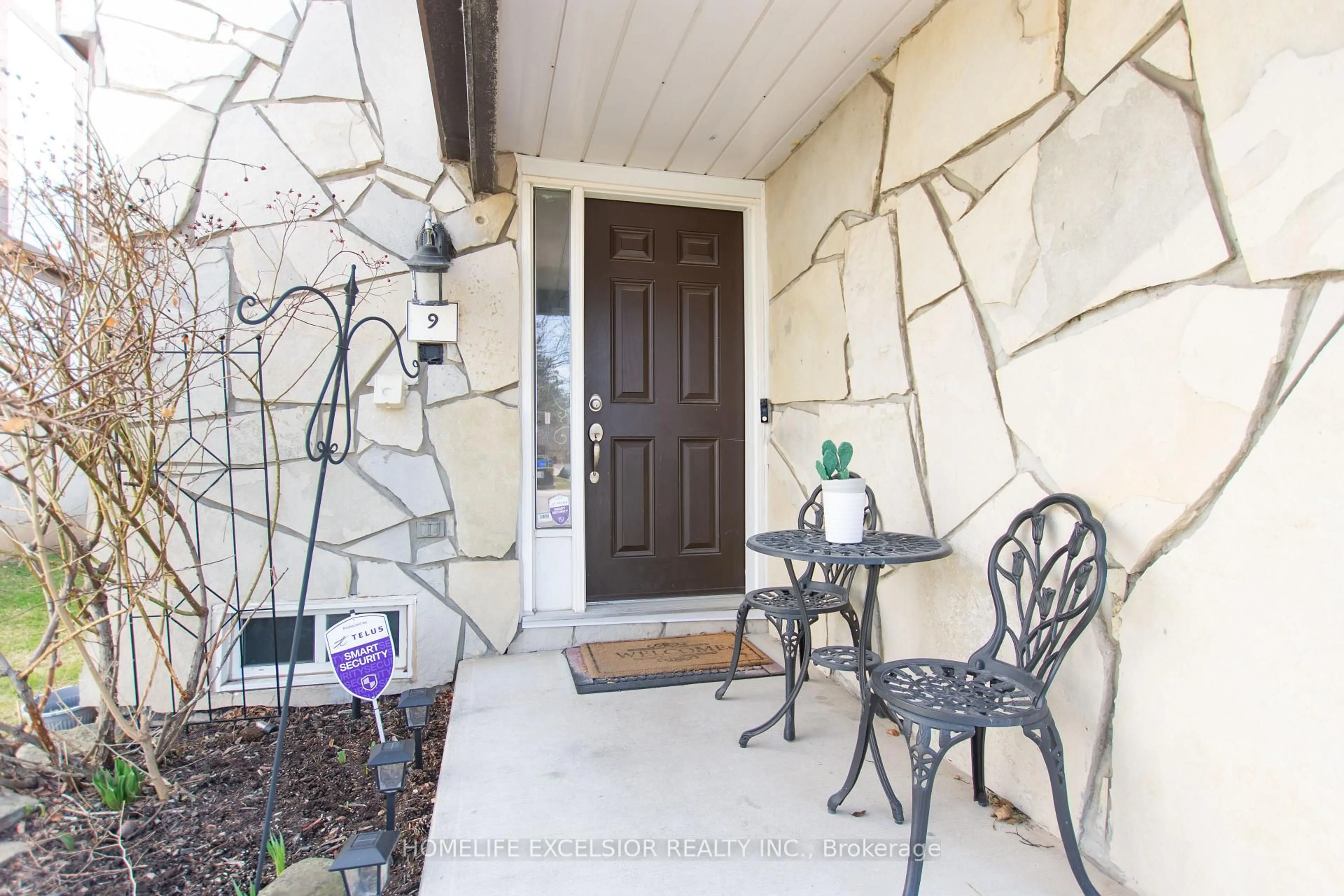 Patio, street for 2200 Glenwood School Dr #9, Burlington Ontario L7R 4H3