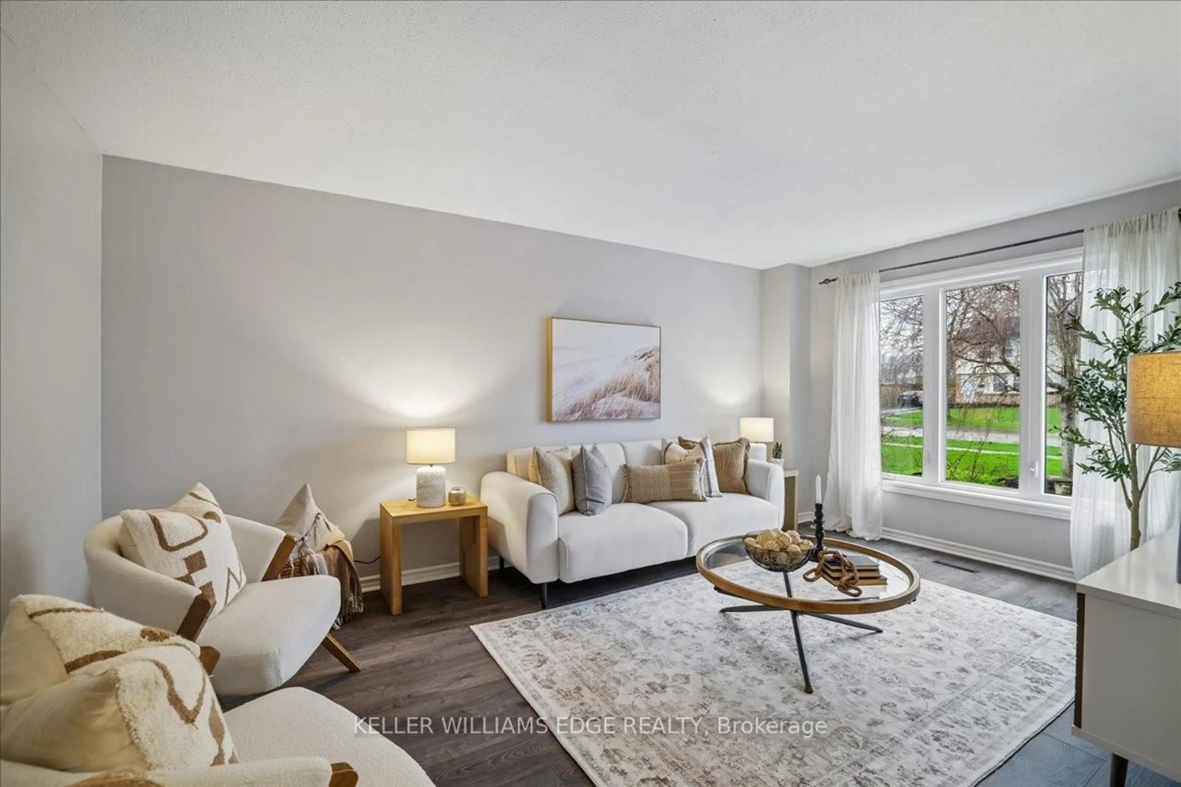 Living room with furniture, unknown for 2208 Melissa Cres, Burlington Ontario L7P 4J7